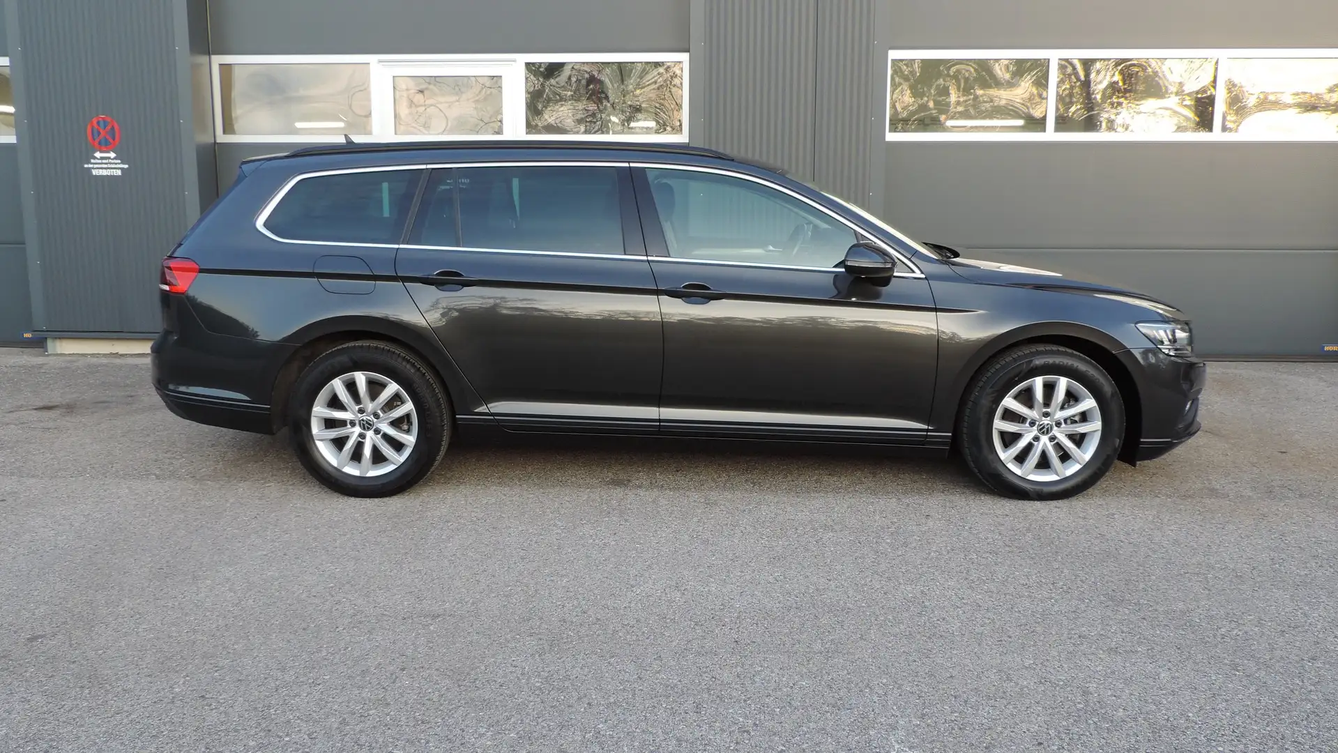 Volkswagen Passat Variant Business 2,0 SCR TDI DSG / 1.Besitz / Grau - 1