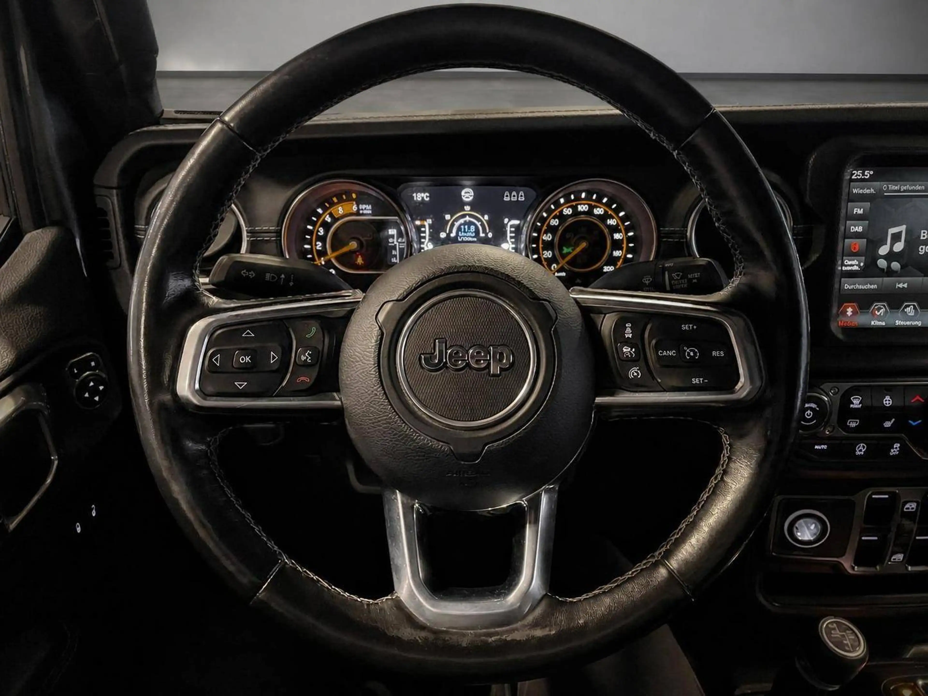Jeep Gladiator Overland 4WD — photo 11