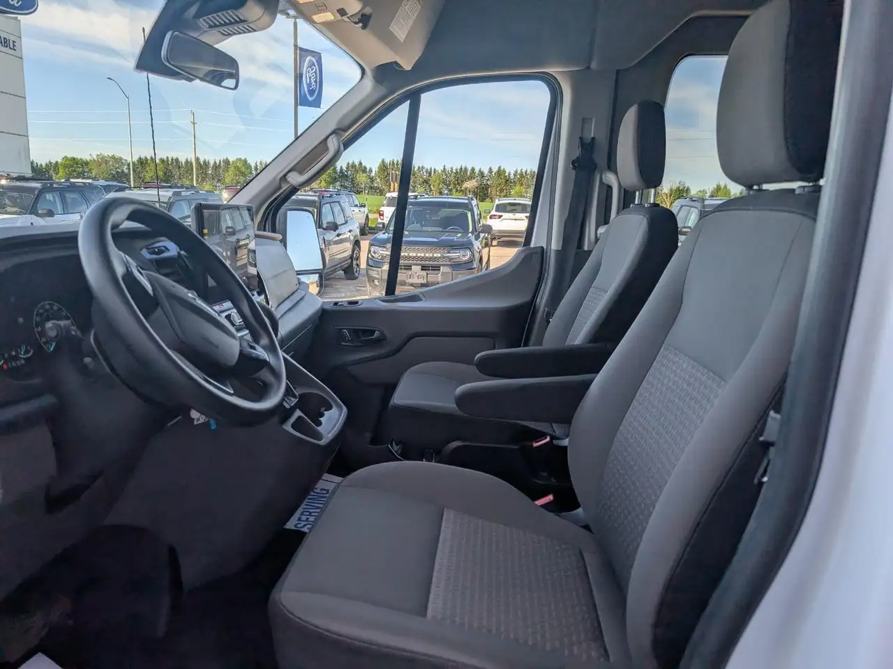 Ford Transit Passenger Wagon снимка Ford Transit Passenger Wagon