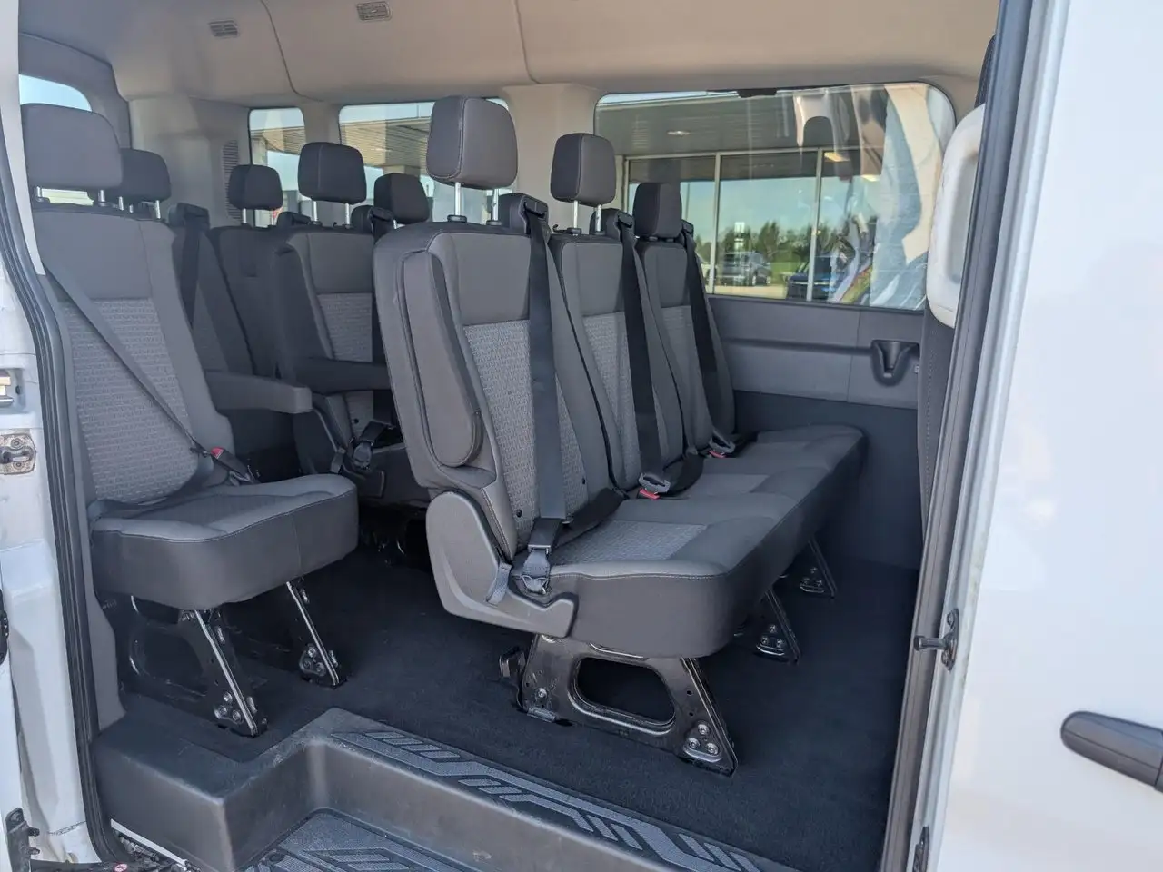 Ford Transit Passenger Wagon снимка Ford Transit Passenger Wagon
