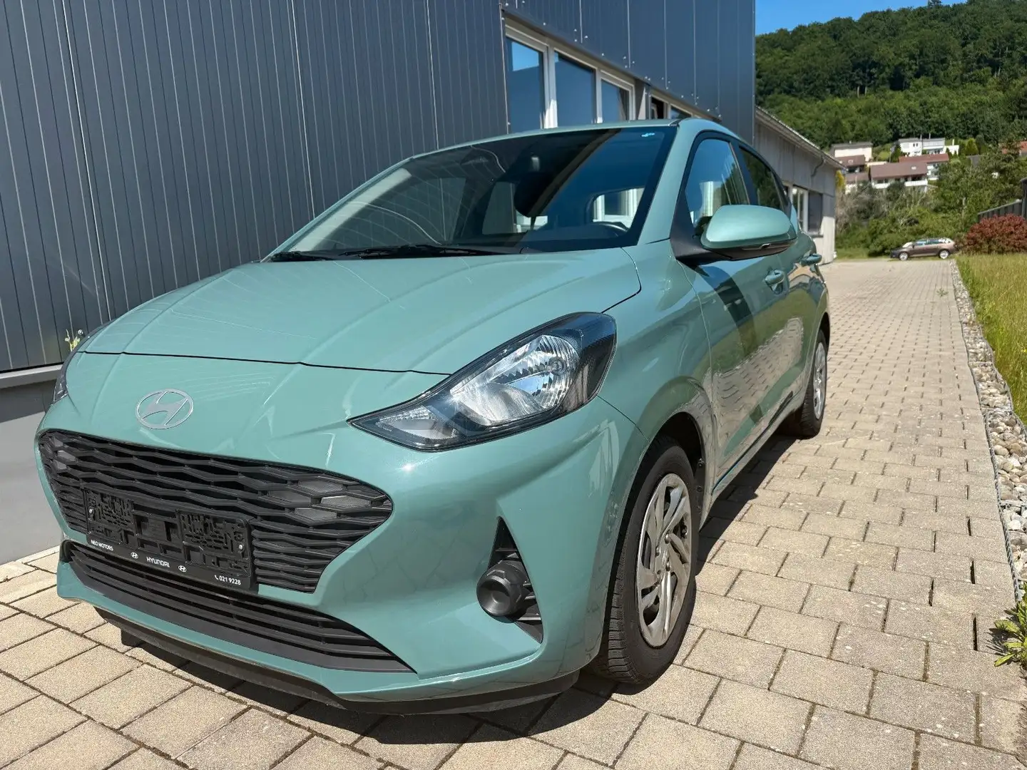 Hyundai i10 1,2 84 PS AUTOMATIK VIRTUAL COCKPIT FACELIFT Groen - 1