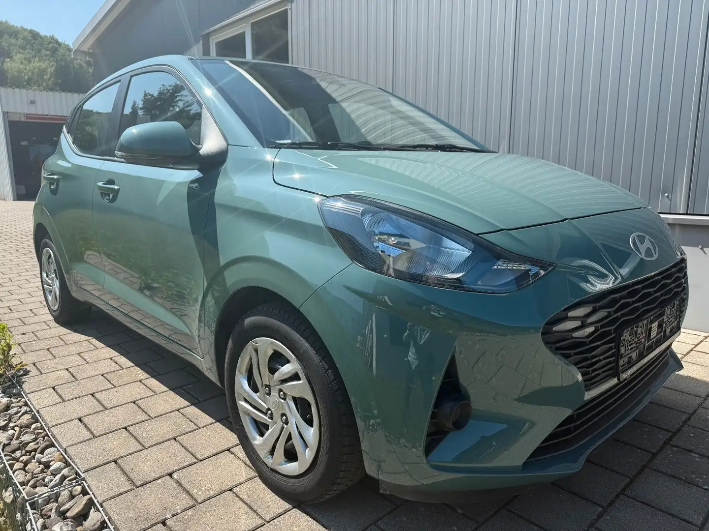 Hyundai i10 1,2 84 PS AUTOMATIK VIRTUAL COCKPIT FACELIFT Groen - 2
