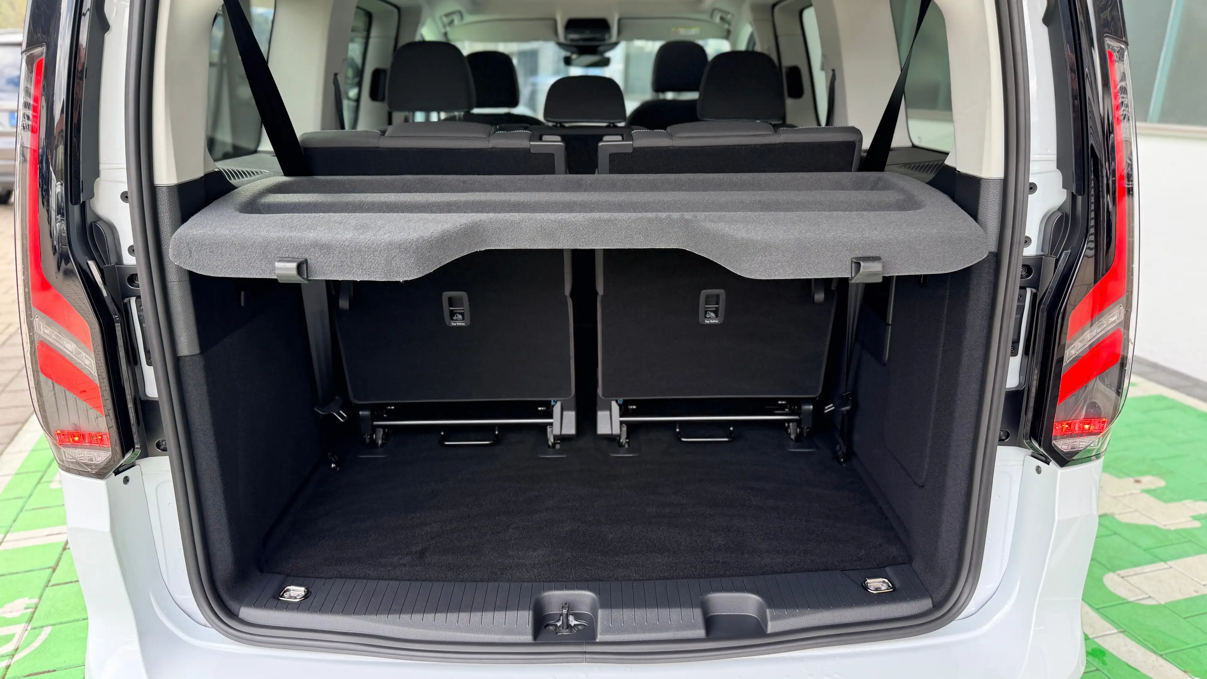 Ford Grand Tourneo Connect 2.0 Active 4x4 m Pano-Dach u Rückfahrk — photo 11