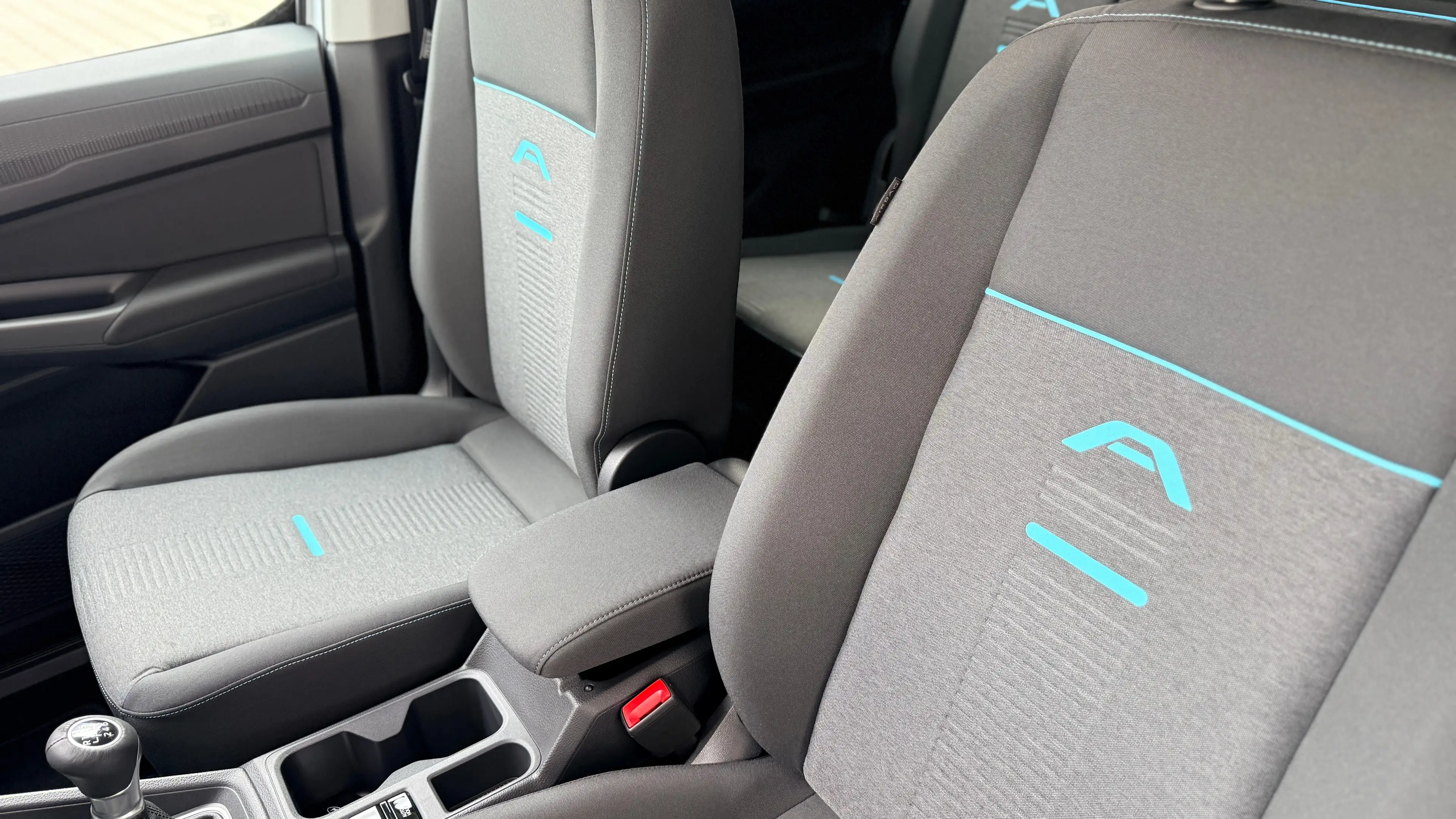 Ford Grand Tourneo Connect 2.0 Active 4x4 m Pano-Dach u Rückfahrk — photo 13