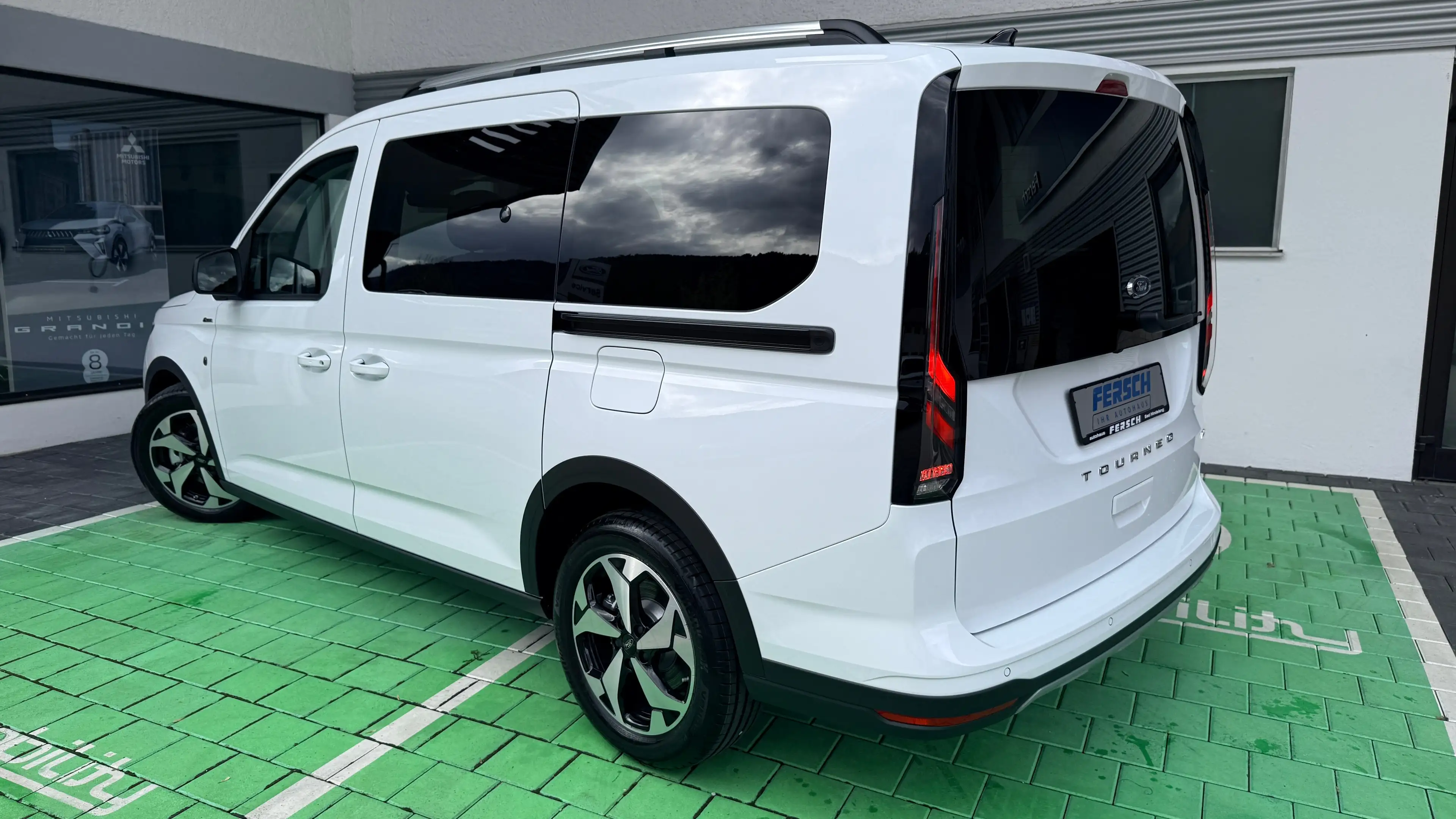 Ford Grand Tourneo Connect 2.0 Active 4x4 m Pano-Dach u Rückfahrk — photo 2