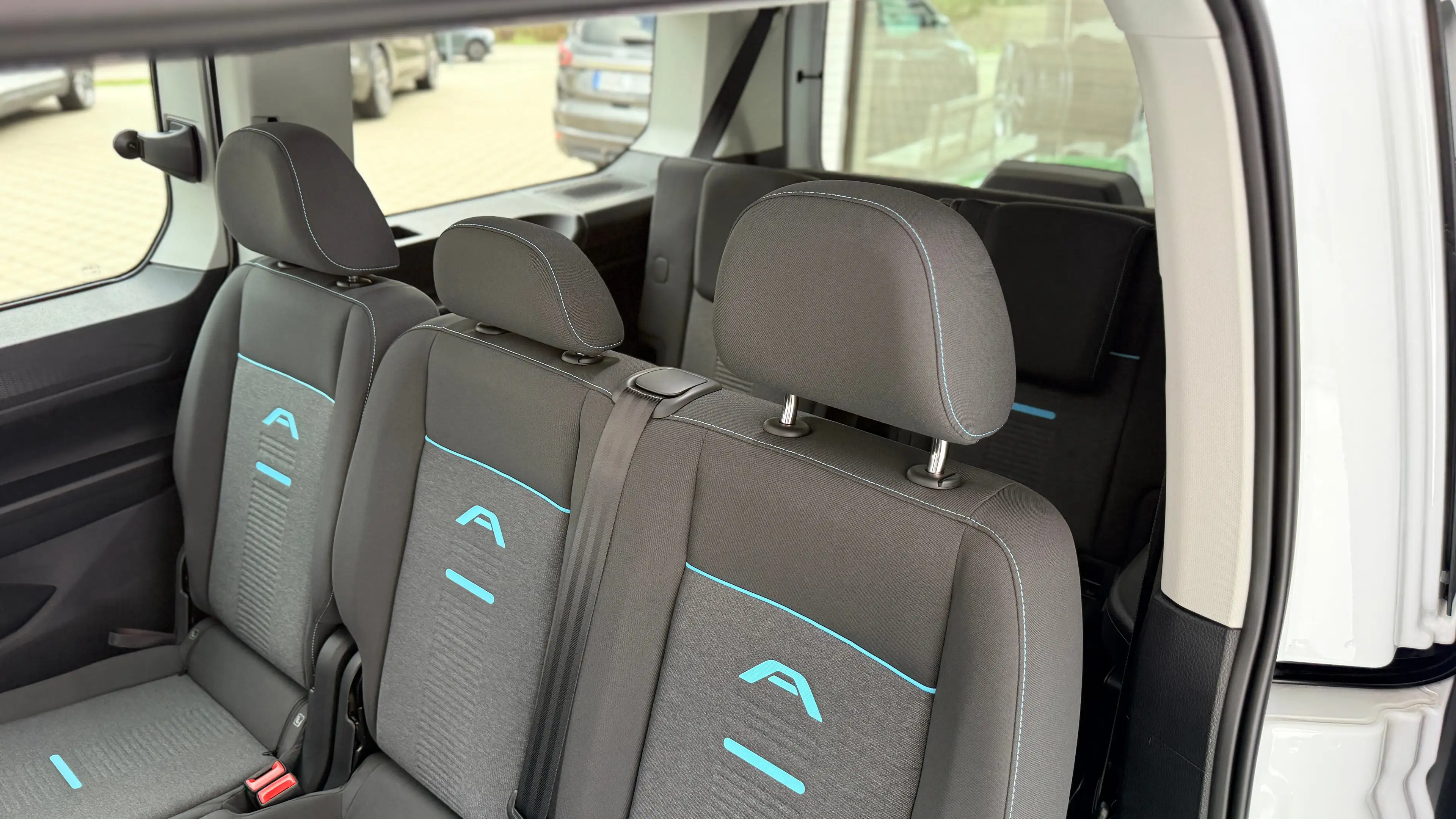 Ford Grand Tourneo Connect 2.0 Active 4x4 m Pano-Dach u Rückfahrk — photo 14