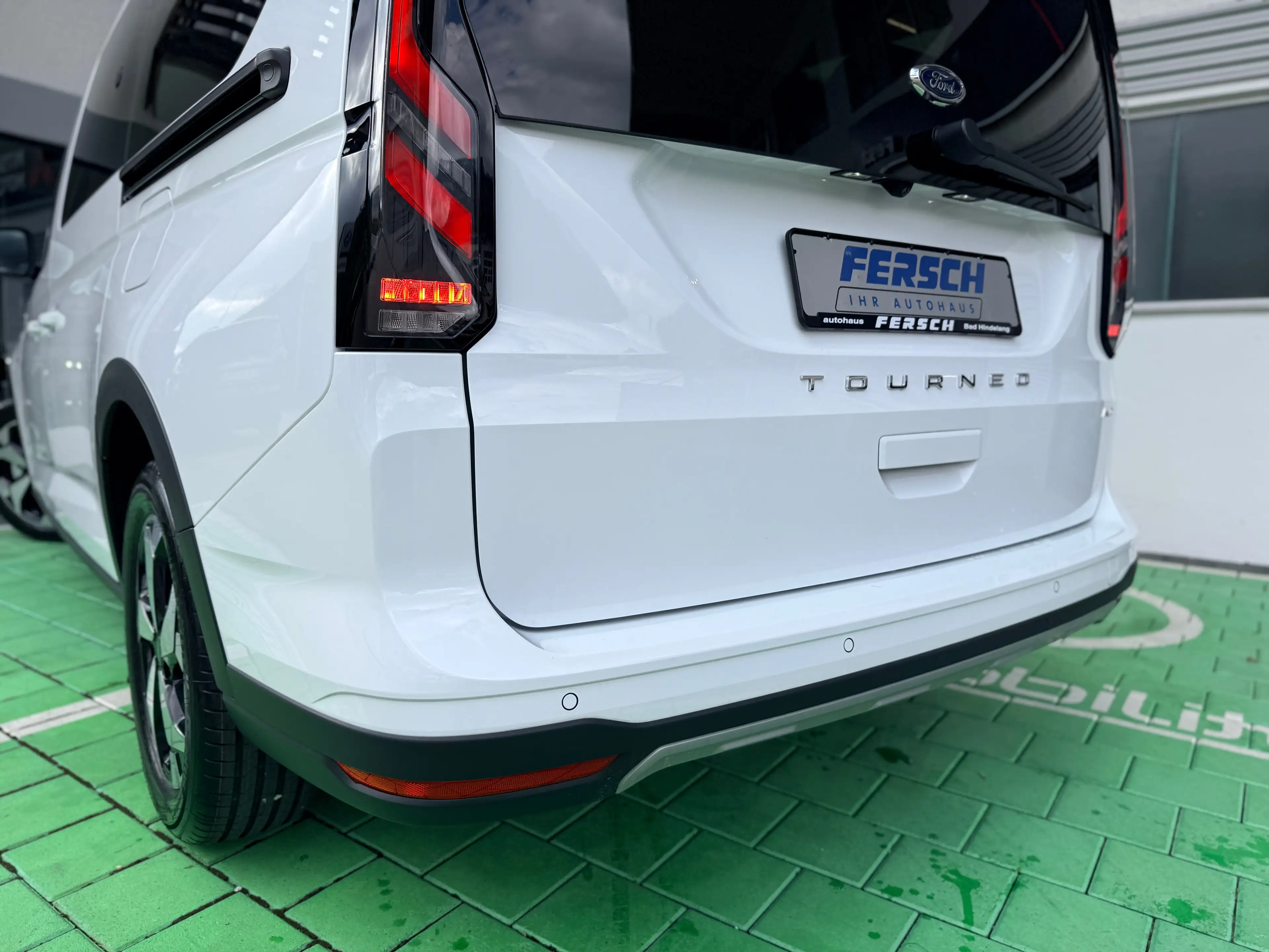 Ford Grand Tourneo Connect 2.0 Active 4x4 m Pano-Dach u Rückfahrk — photo 10