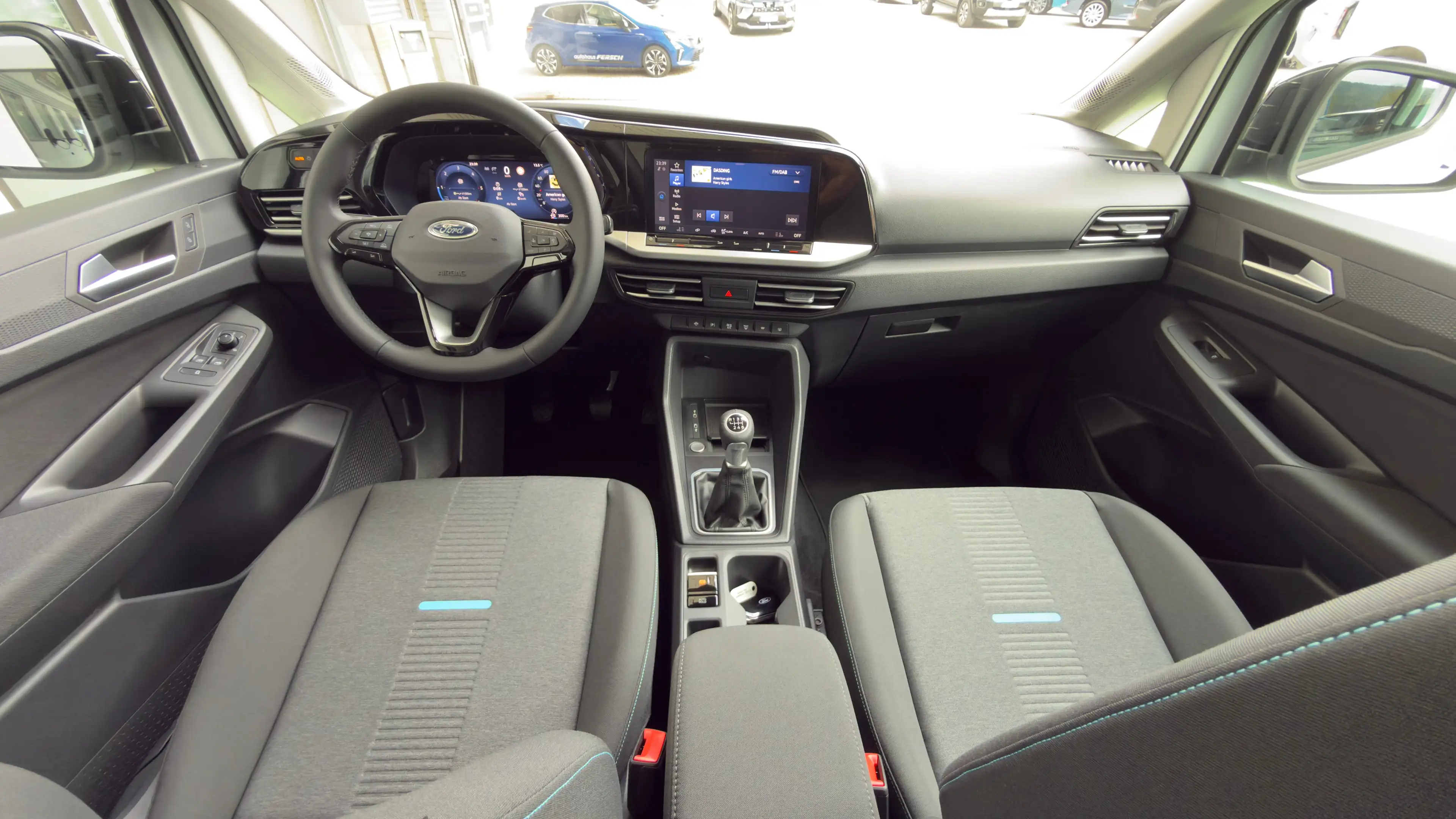 Ford Grand Tourneo Connect 2.0 Active 4x4 m Pano-Dach u Rückfahrk — photo 4