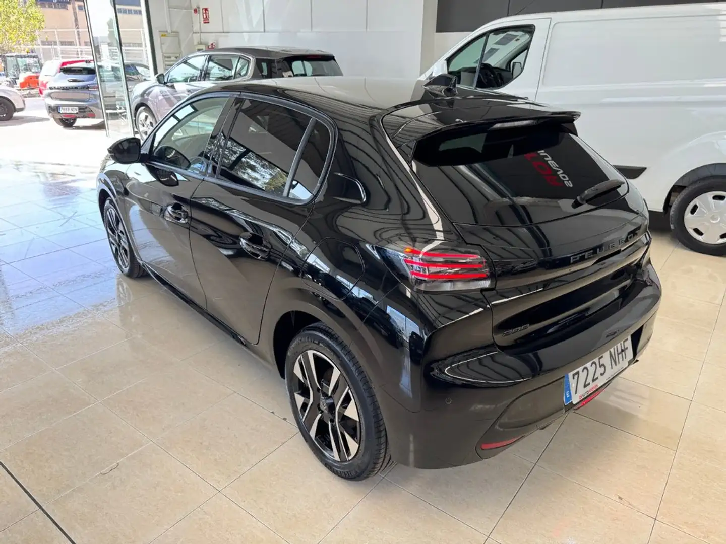 Peugeot 208 Allure Gasolina 100 S&S 6 Vel. MAN Negro - 2