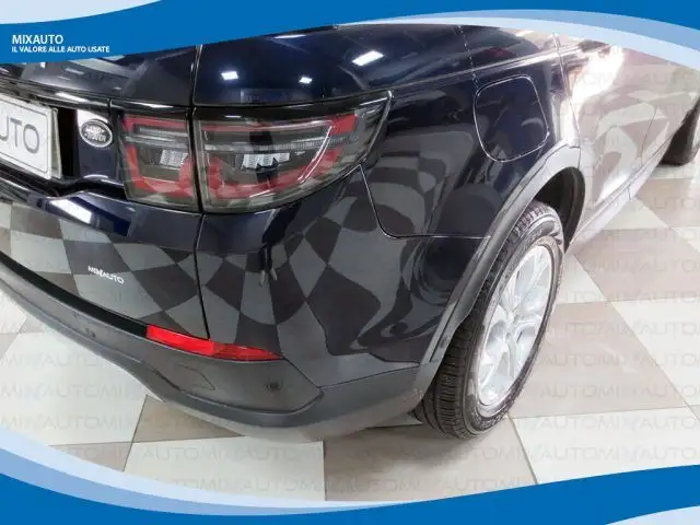 Land Rover Discovery Sport view 14