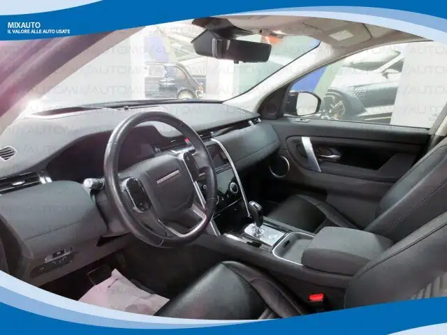 Land Rover Discovery Sport view 3