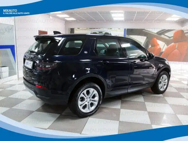 Land Rover Discovery Sport view 2