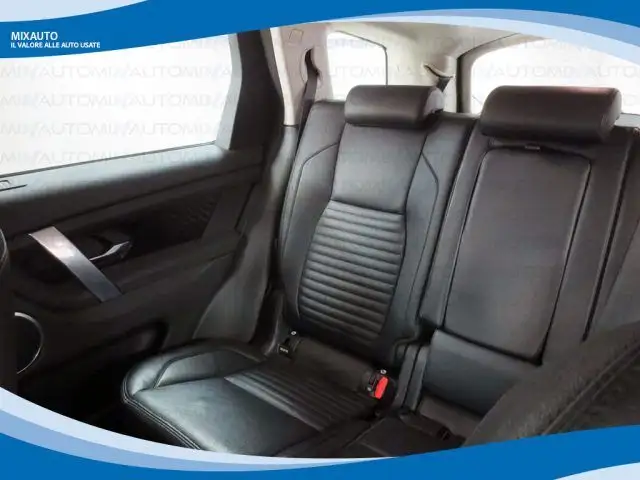 Land Rover Discovery Sport view 11