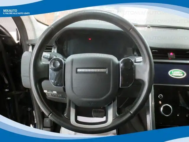 Land Rover Discovery Sport view 4
