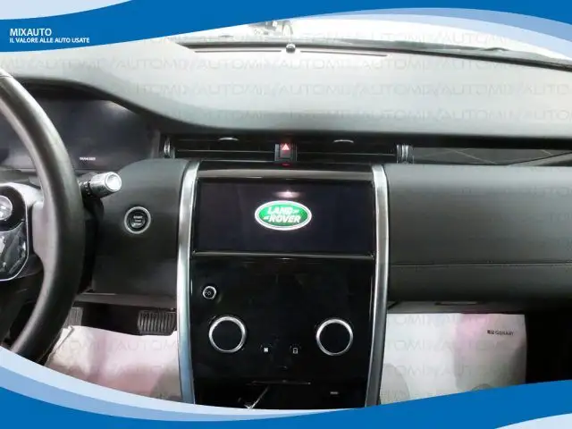 Land Rover Discovery Sport view 6