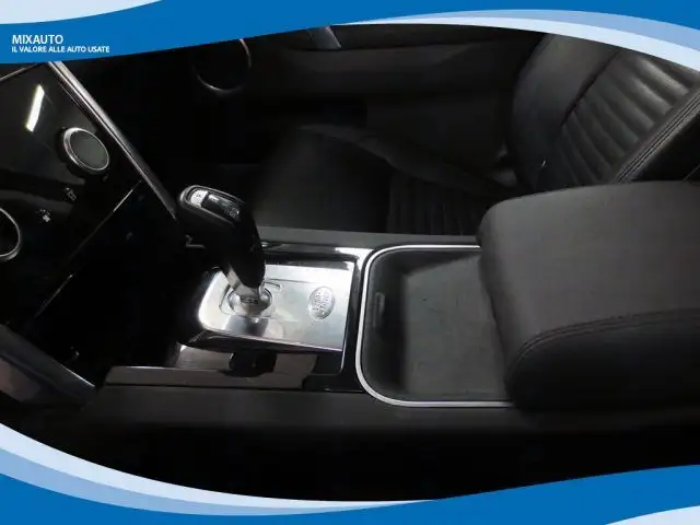 Land Rover Discovery Sport view 9