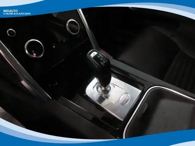 Land Rover Discovery Sport view 8