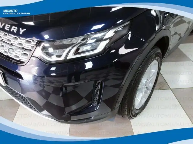 Land Rover Discovery Sport view 12