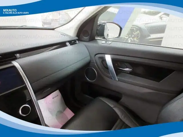 Land Rover Discovery Sport view 10