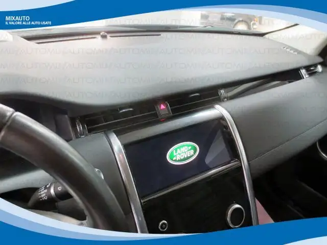 Land Rover Discovery Sport view 5