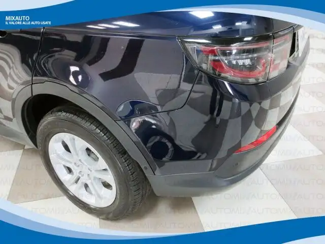 Land Rover Discovery Sport view 15