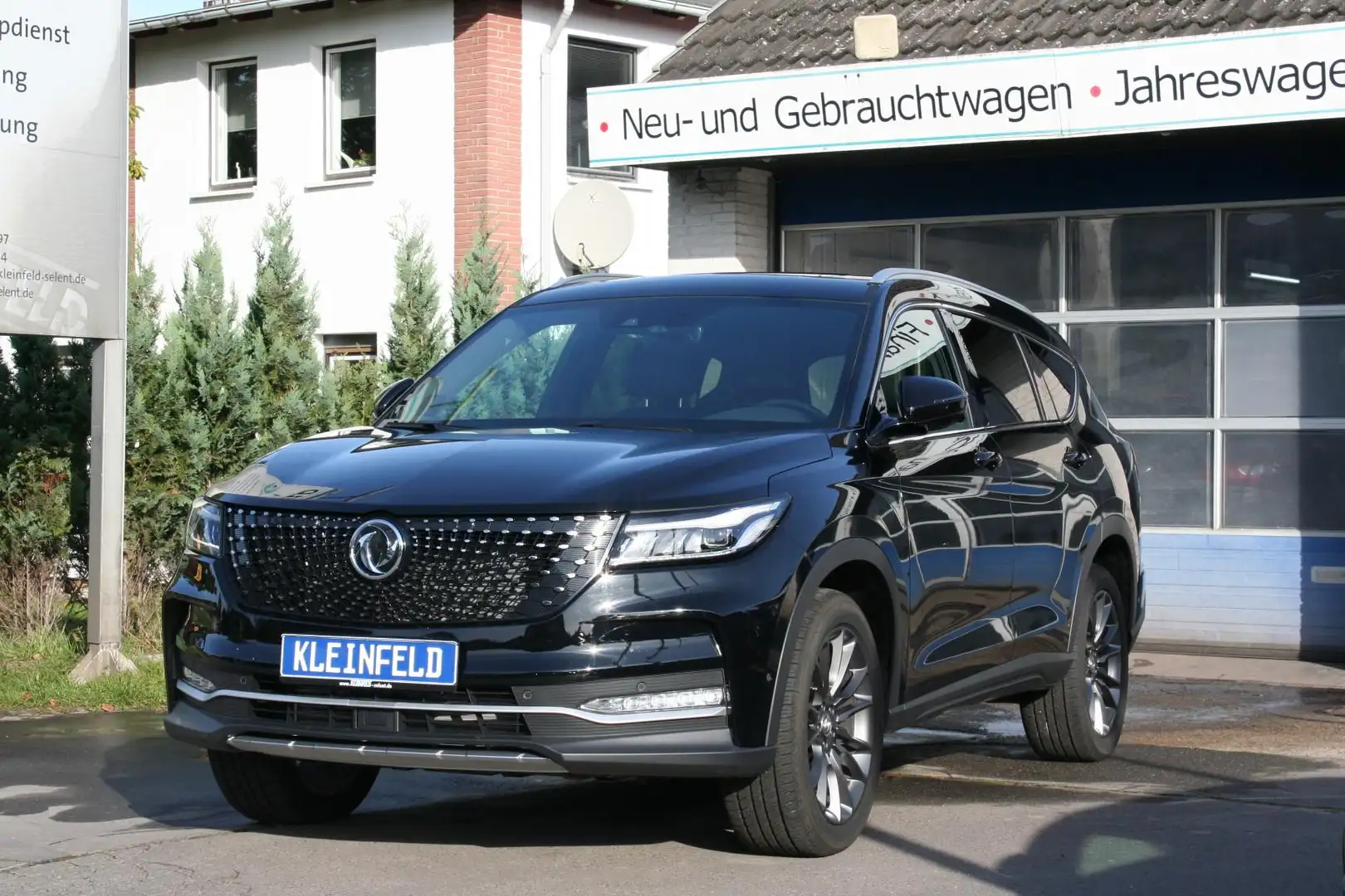 DFSK Fengon 7 2.0 T GDI 4WD Autom. Navi-AHK-Pano-HUD-360°Kame... Schwarz - 1