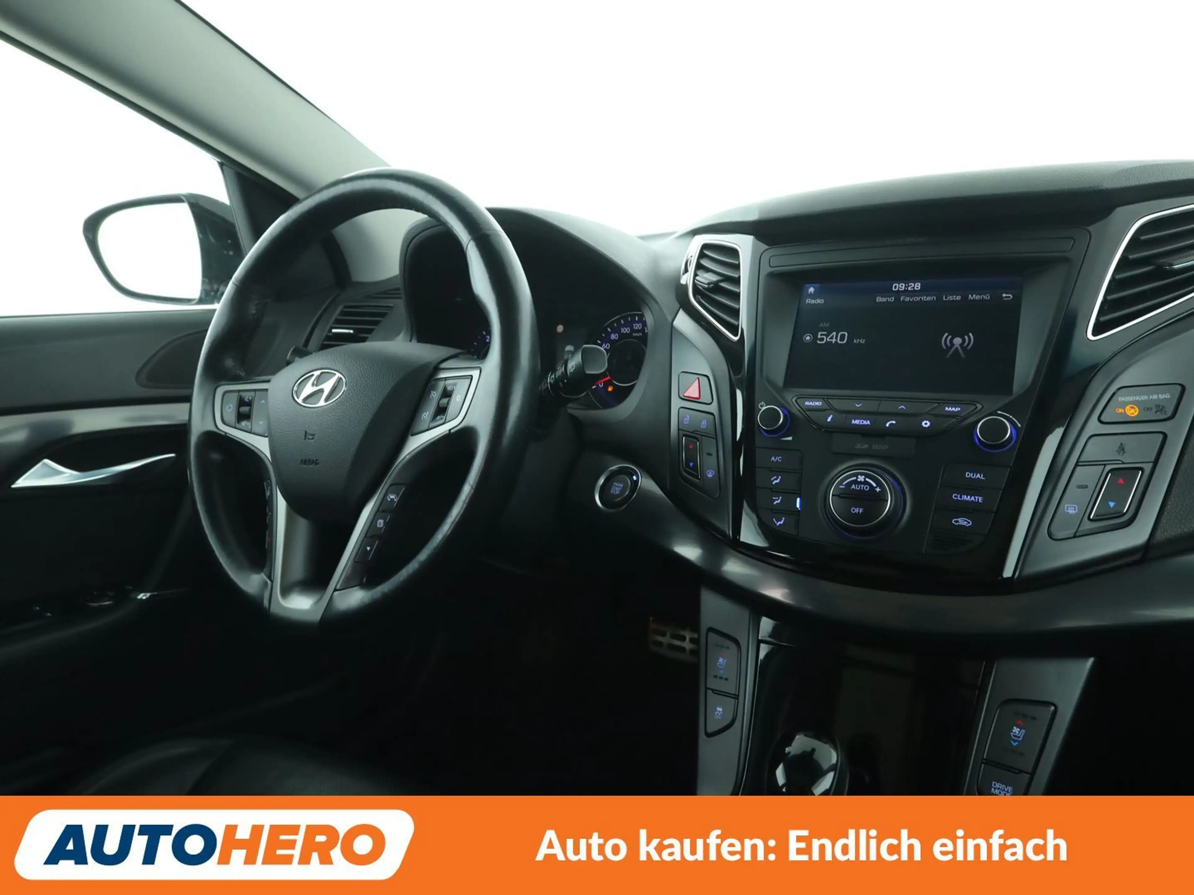 Hyundai i40 1.7 CRDi Premium Blue Aut*NAVI*XENON*TEMPO*CAM*PDC — photo 13