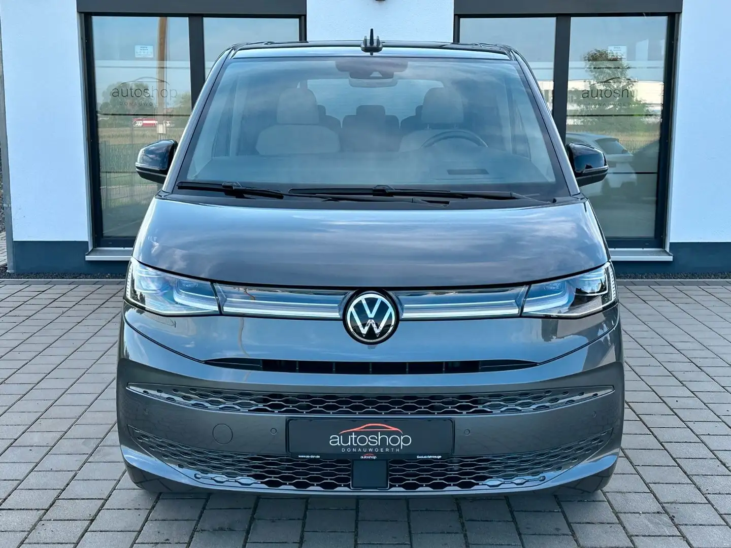 Volkswagen T7 Multivan 2.0 TDI lang*StH*AHK*CAM*Pano*H&K* Grau - 2