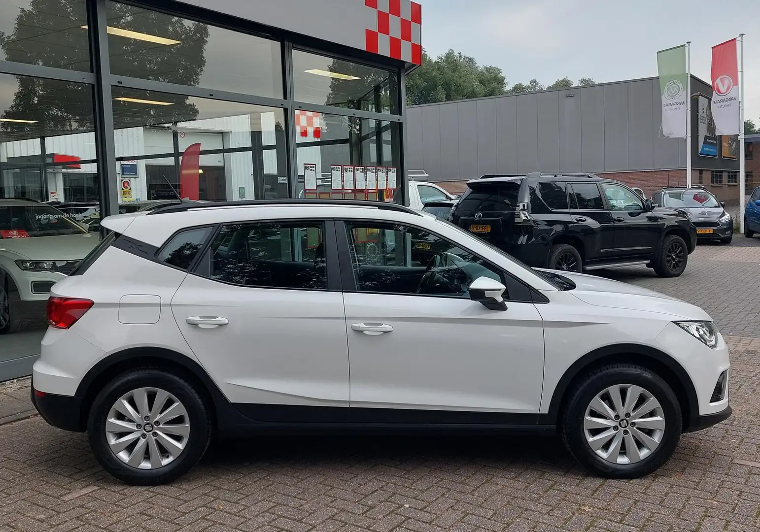 SEAT Arona 1.0 TSI Style DAB Navi Apple Wit - 2