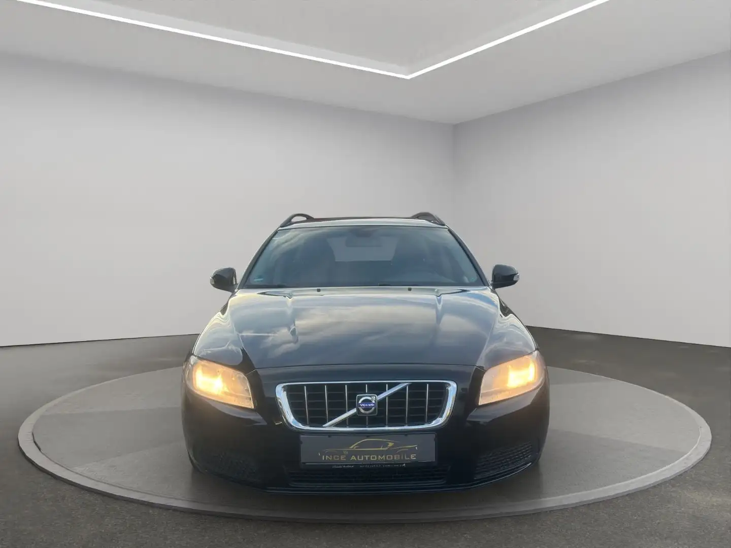 Volvo V70 Kombi Momentum*1 Hand*8 Fach Bereift* Schwarz - 2