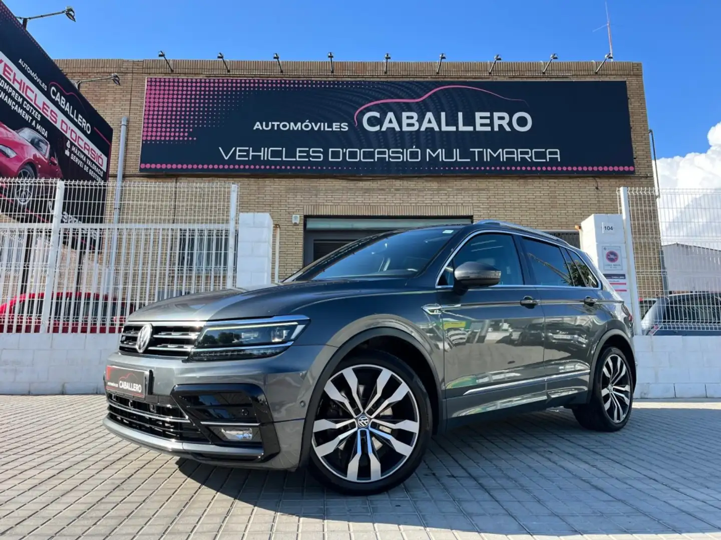 Volkswagen Tiguan 2.0 TSI Sport 4Motion DSG 132kW Gris - 1