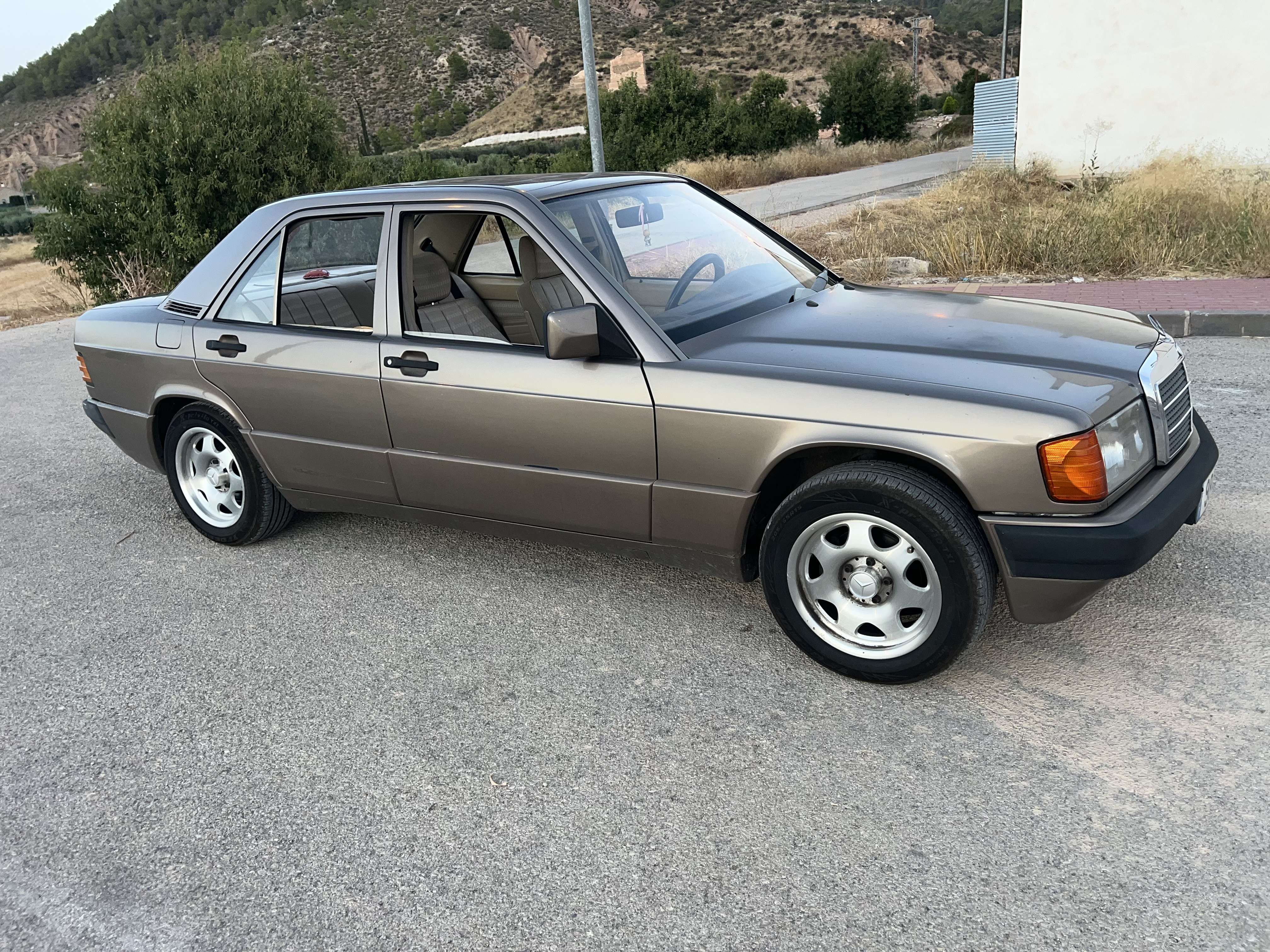 Mercedes-Benz 190 190D - foto 1