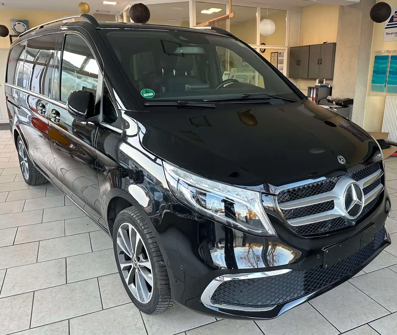 Mercedes-Benz V 300 Lang 4Matic Burm, Avantgarde Ed. 8fach crna - 1