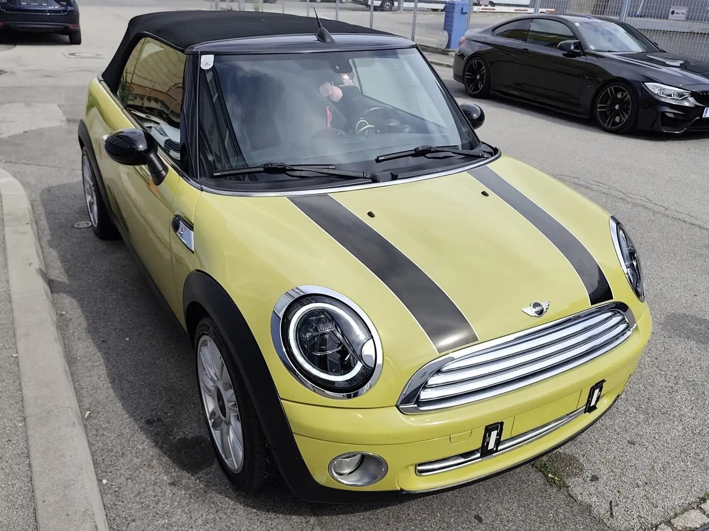 MINI Cooper Cabrio 1.6 Start/Stopp Interchange Yellow 6 Gang Gelb - 1