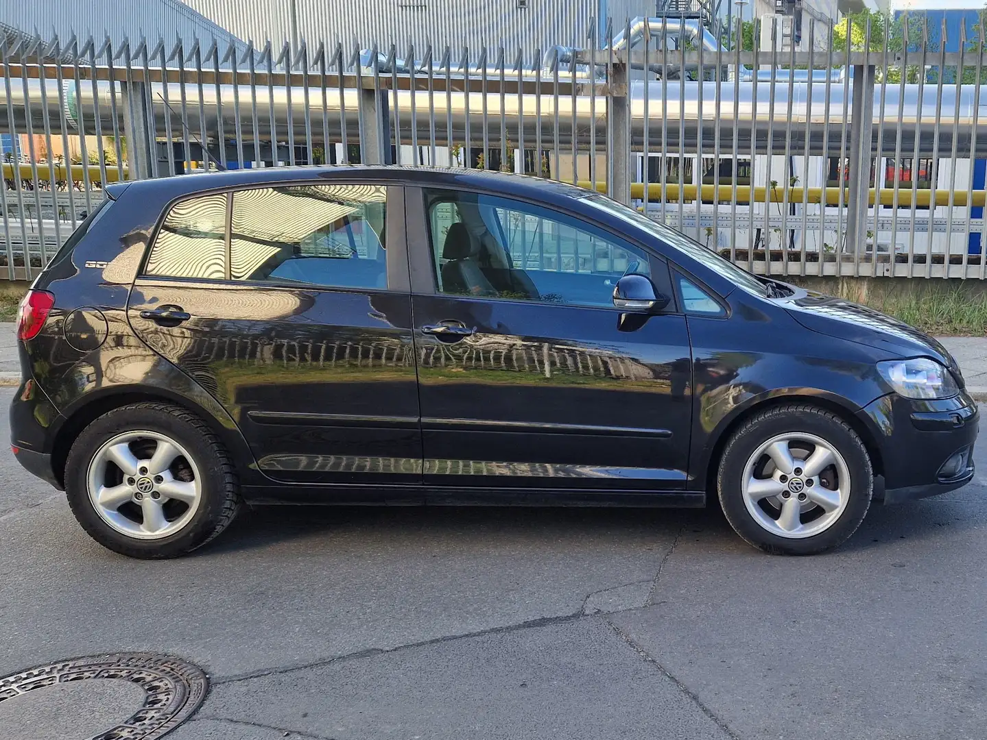 Volkswagen Golf Plus TUV UND ASU NEU-MOTOR UND GETRIEBE SEHR GUT Schwarz - 2