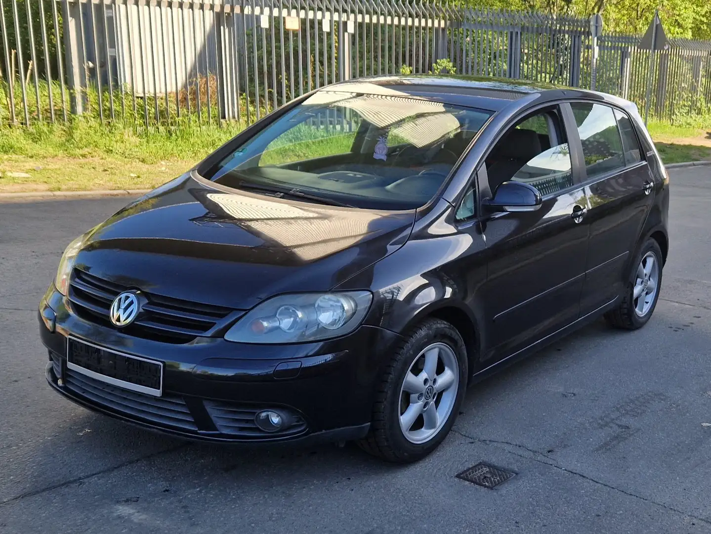 Volkswagen Golf Plus TUV UND ASU NEU-MOTOR UND GETRIEBE SEHR GUT Schwarz - 1
