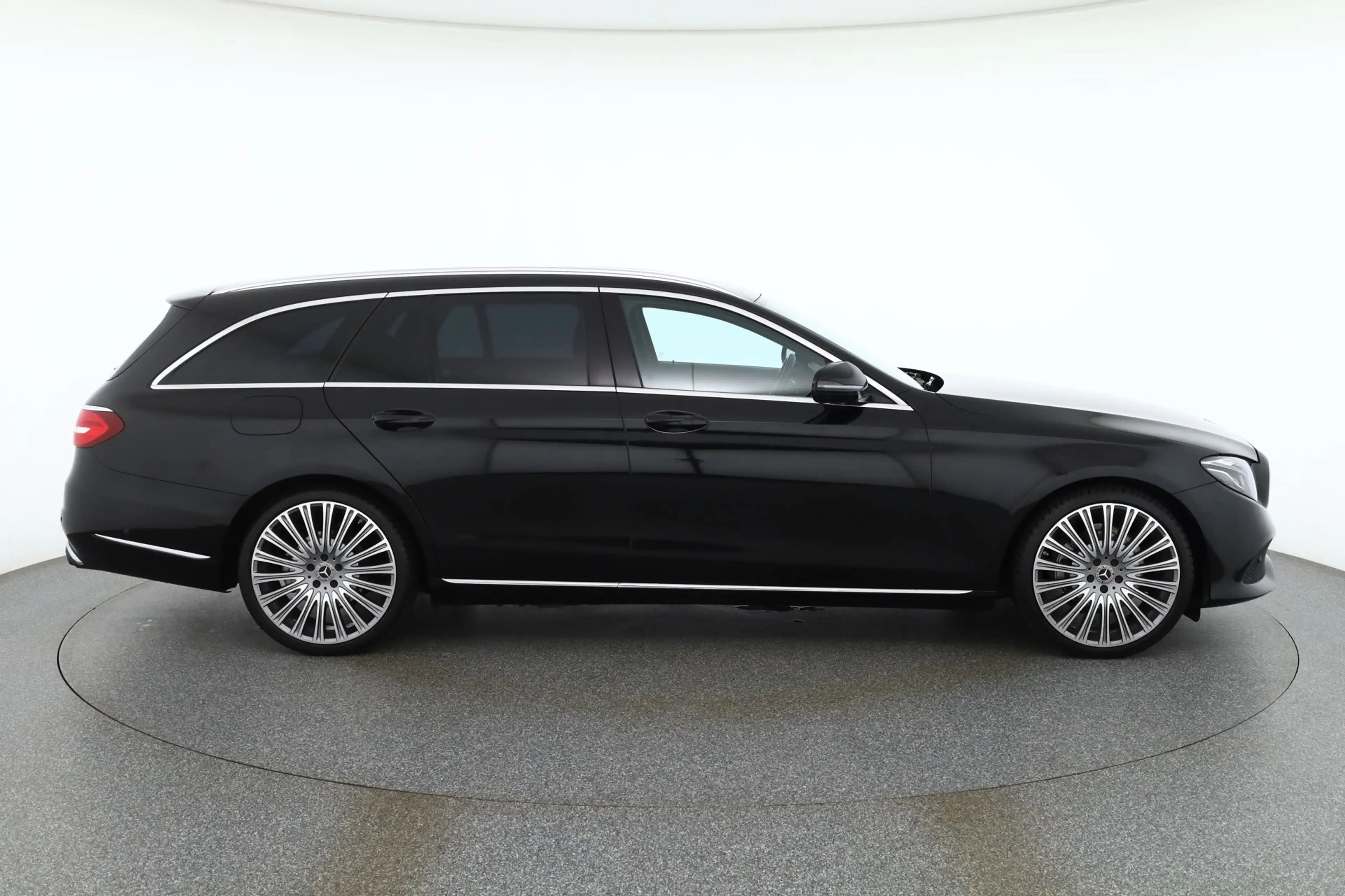 Mercedes-Benz E 200 E200 T Avantgarde LED Navi AHK Kamera — photo 6