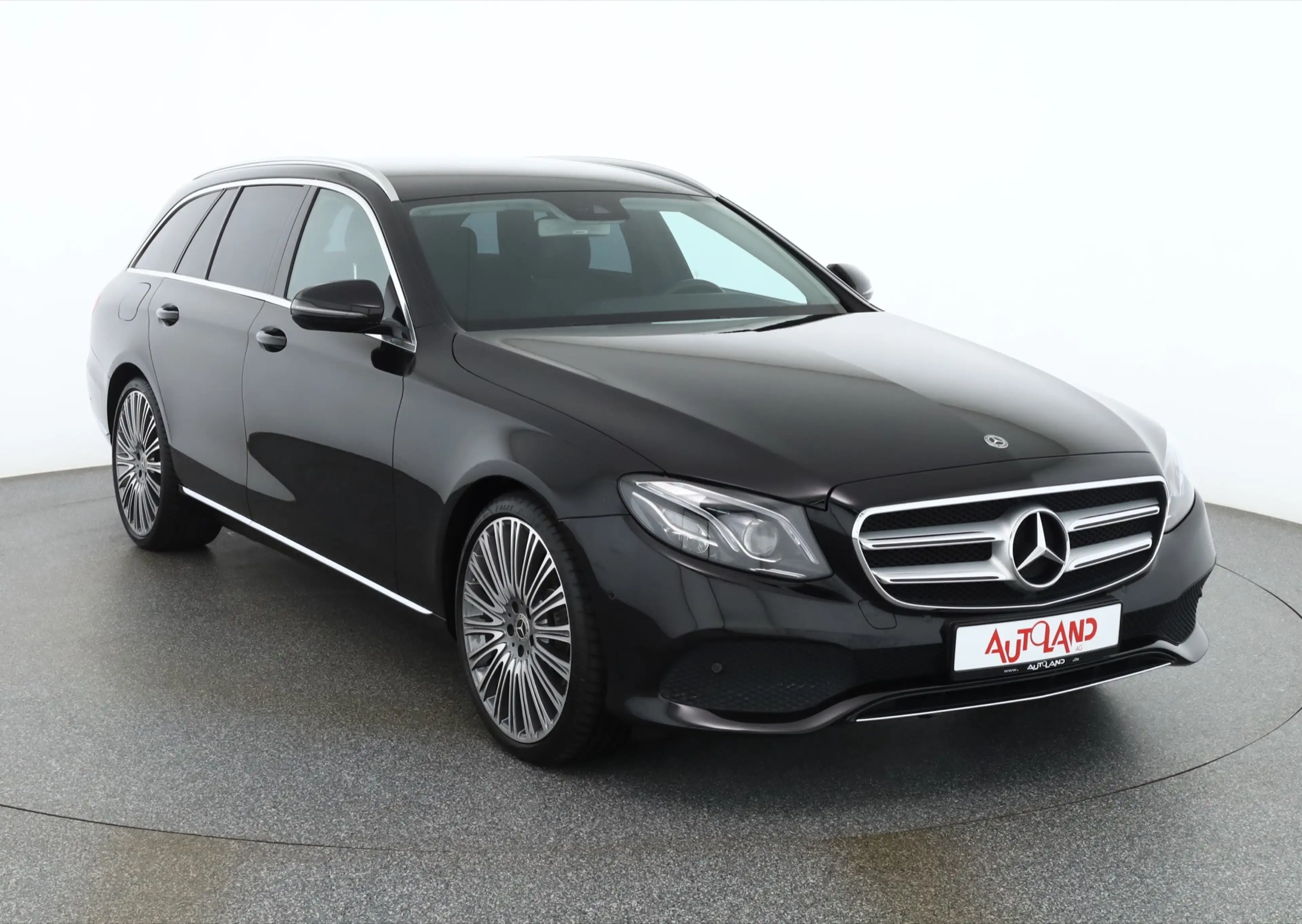 Mercedes-Benz E 200 E200 T Avantgarde LED Navi AHK Kamera — photo 7