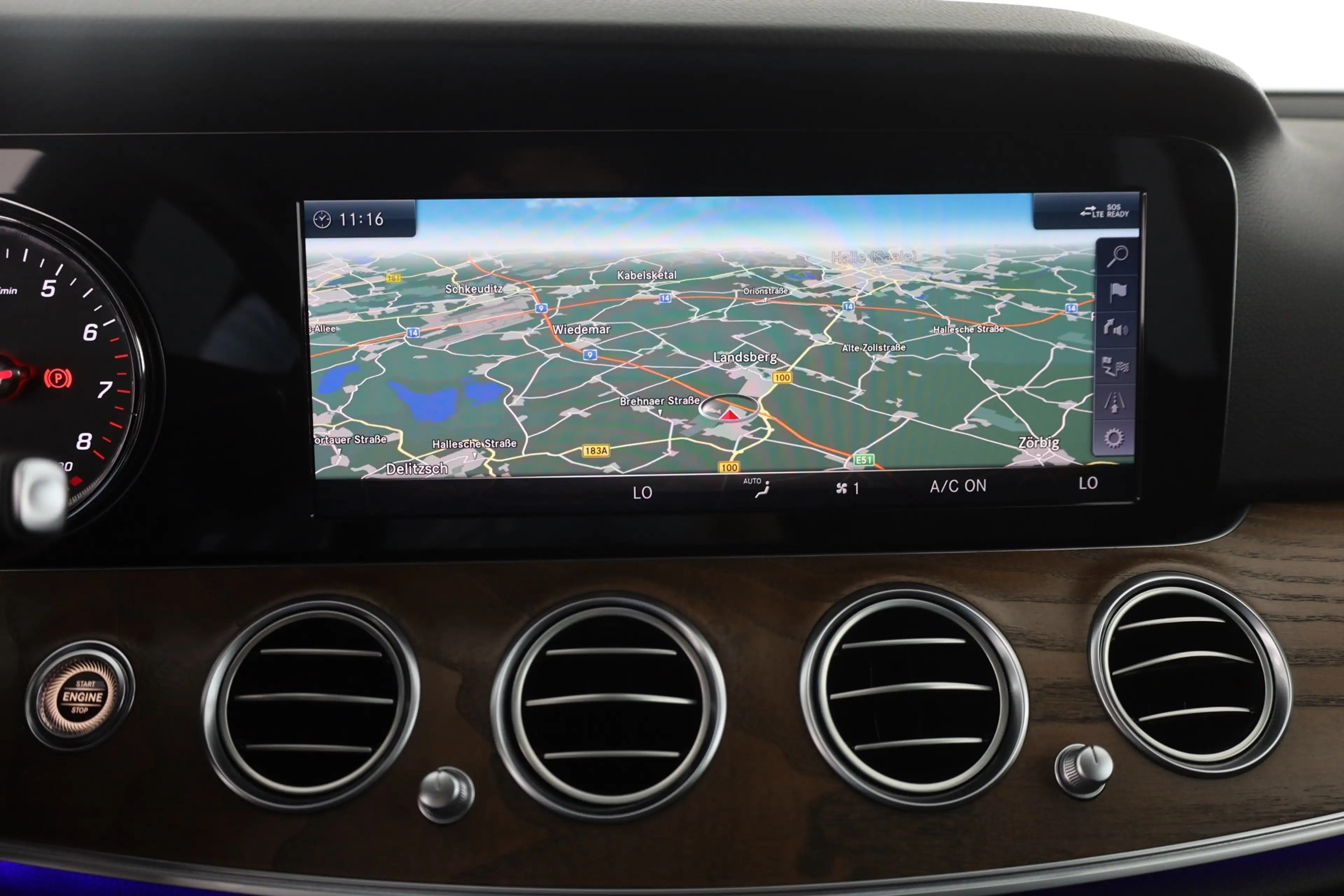 Mercedes-Benz E 200 E200 T Avantgarde LED Navi AHK Kamera — photo 11