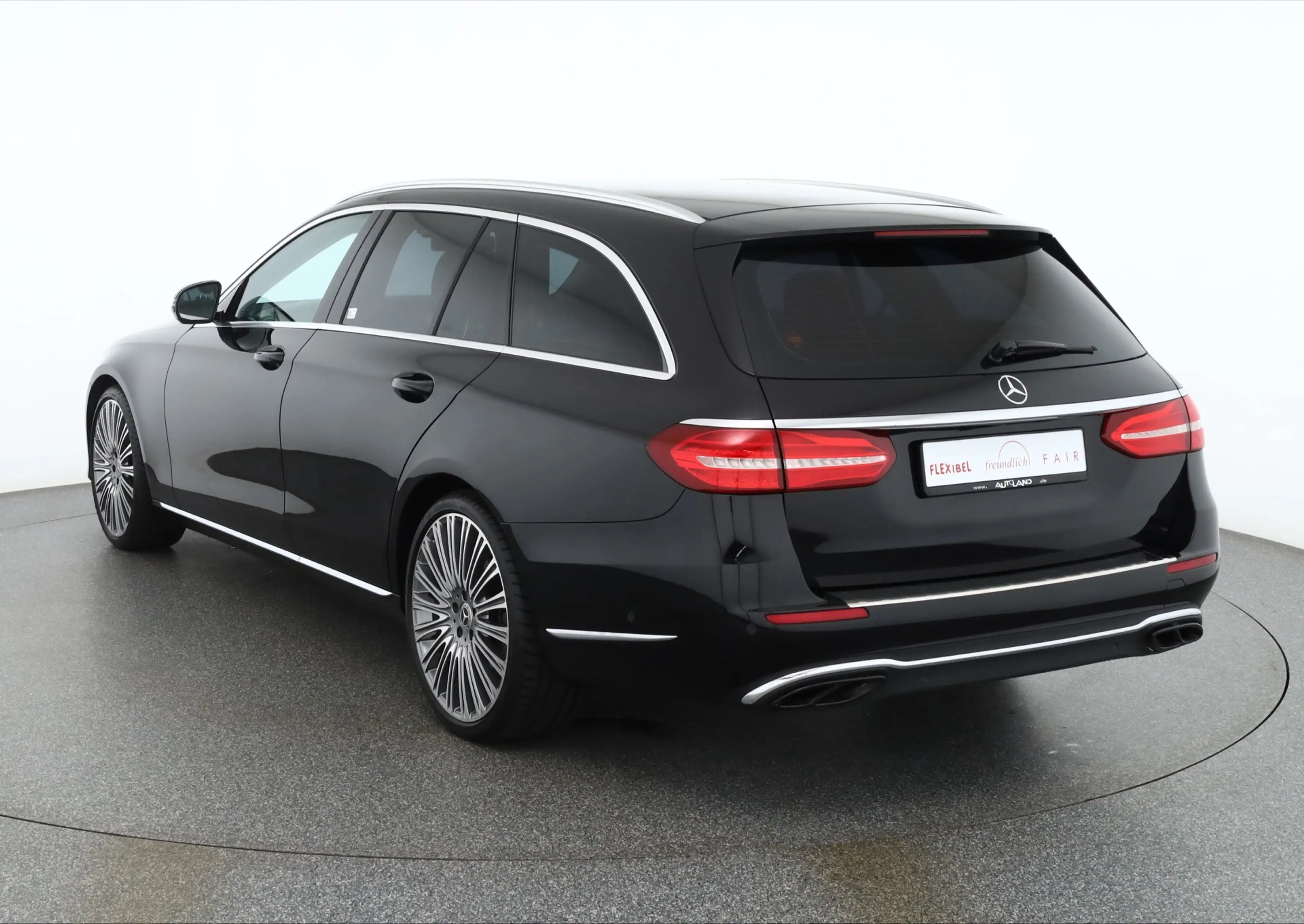 Mercedes-Benz E 200 E200 T Avantgarde LED Navi AHK Kamera — photo 3