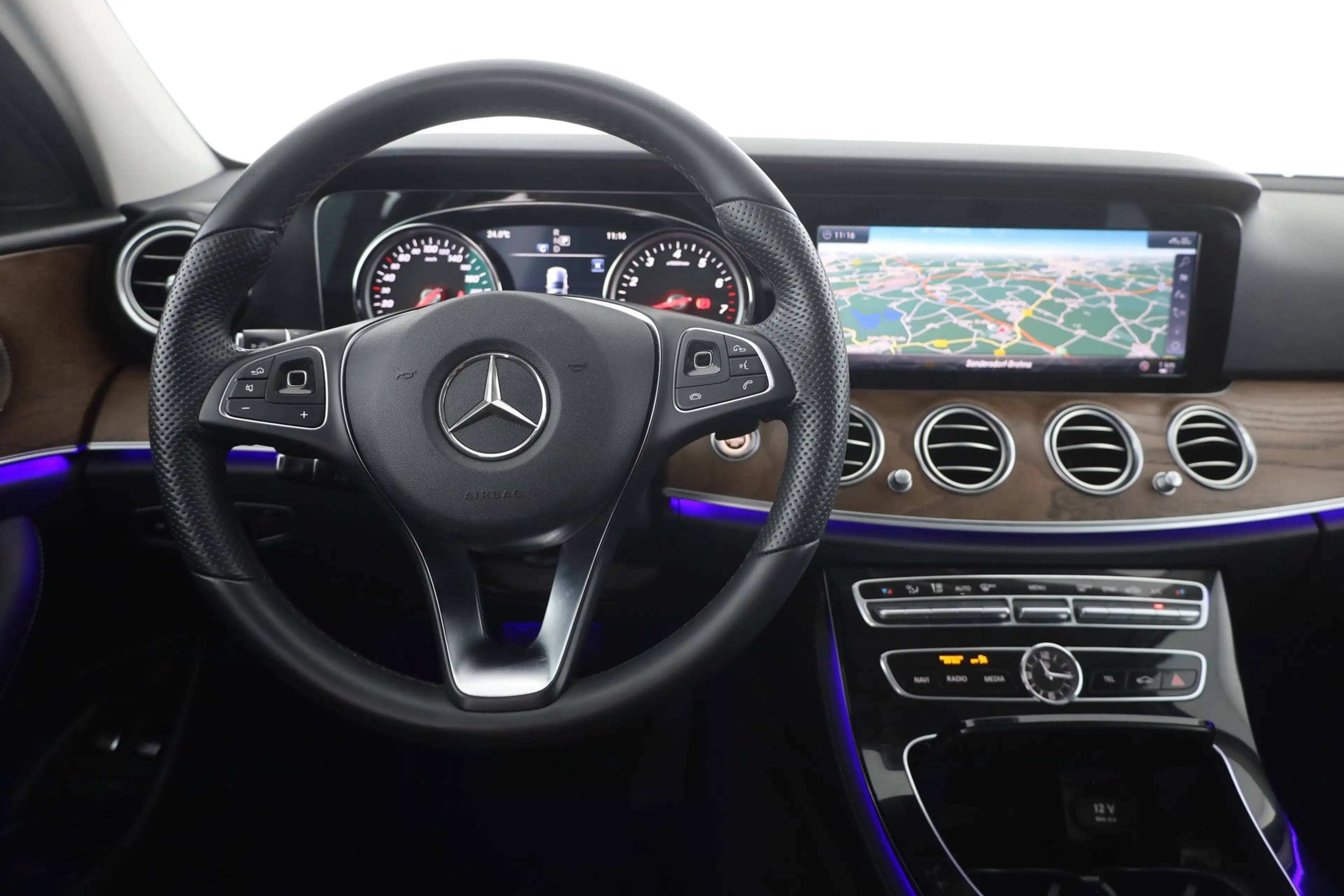 Mercedes-Benz E 200 E200 T Avantgarde LED Navi AHK Kamera — photo 10