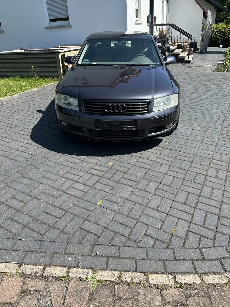 Audi A8 4.2 quattro - 1