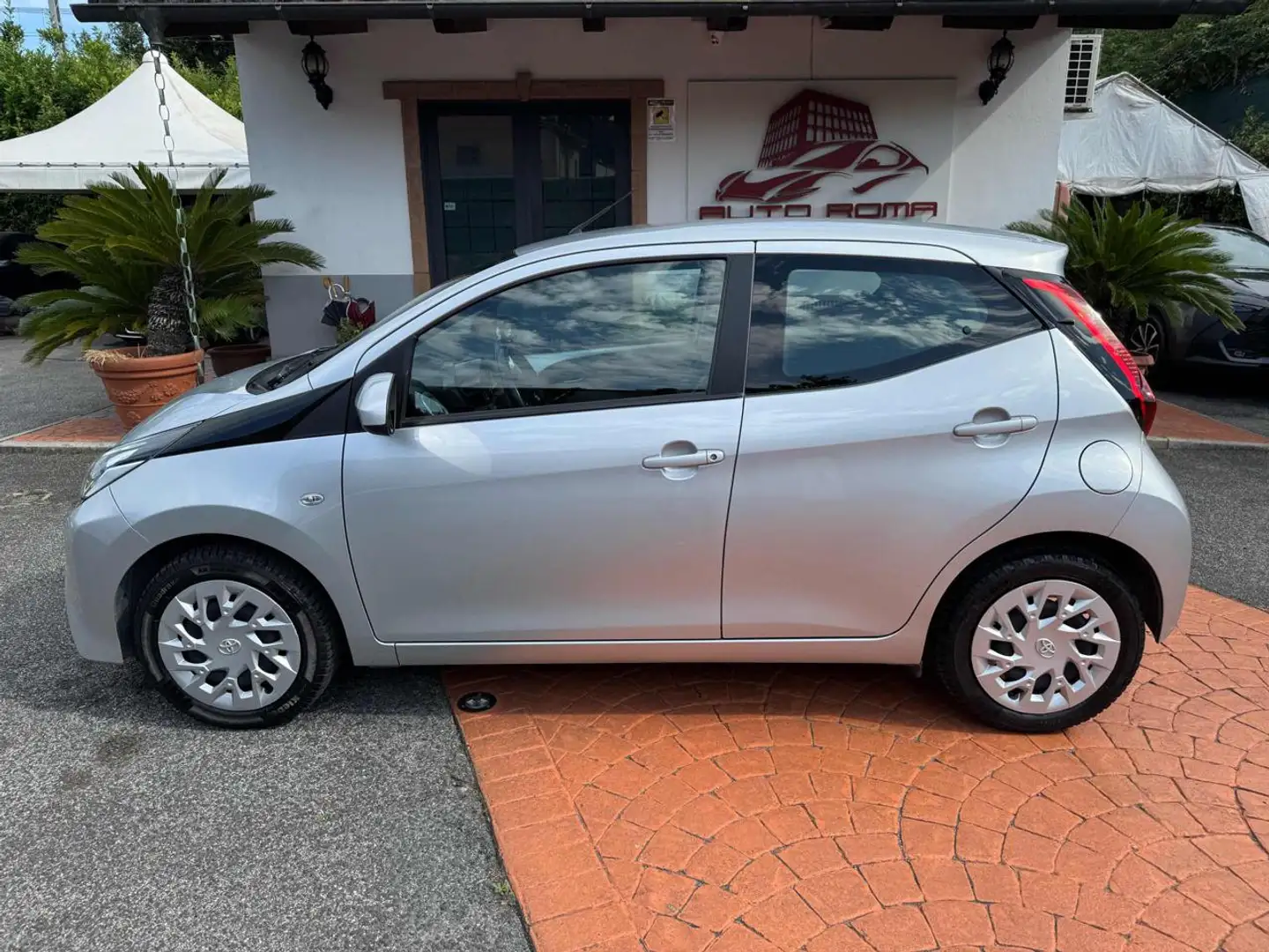 Toyota Aygo Connect 1.0 VVT-i 72 CV 5 porte x-cool PROMO!!! Argento - 2