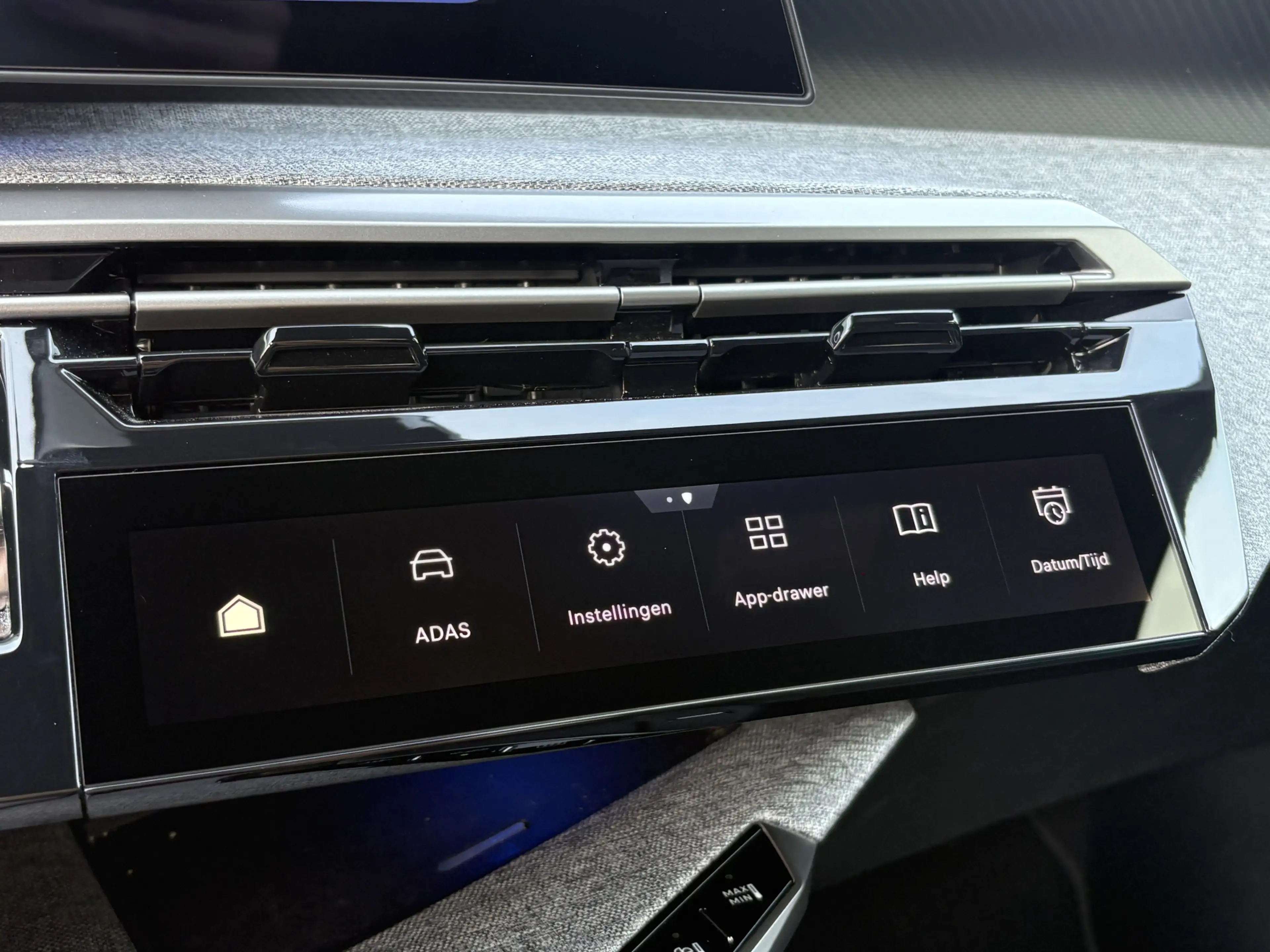 Peugeot 3008 1.2 Hybrid 136 Allure | 360 Camera | Carplay | ACC — photo 26