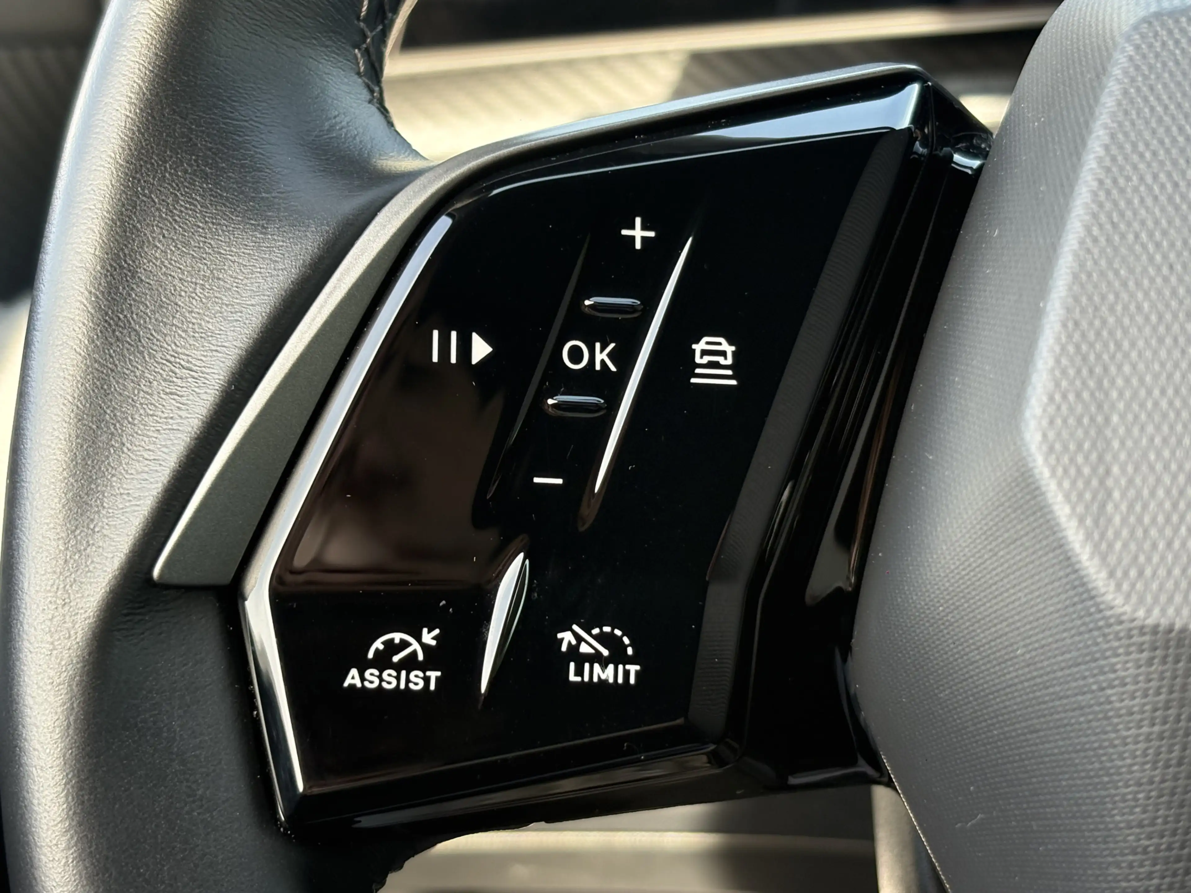 Peugeot 3008 1.2 Hybrid 136 Allure | 360 Camera | Carplay | ACC — photo 15