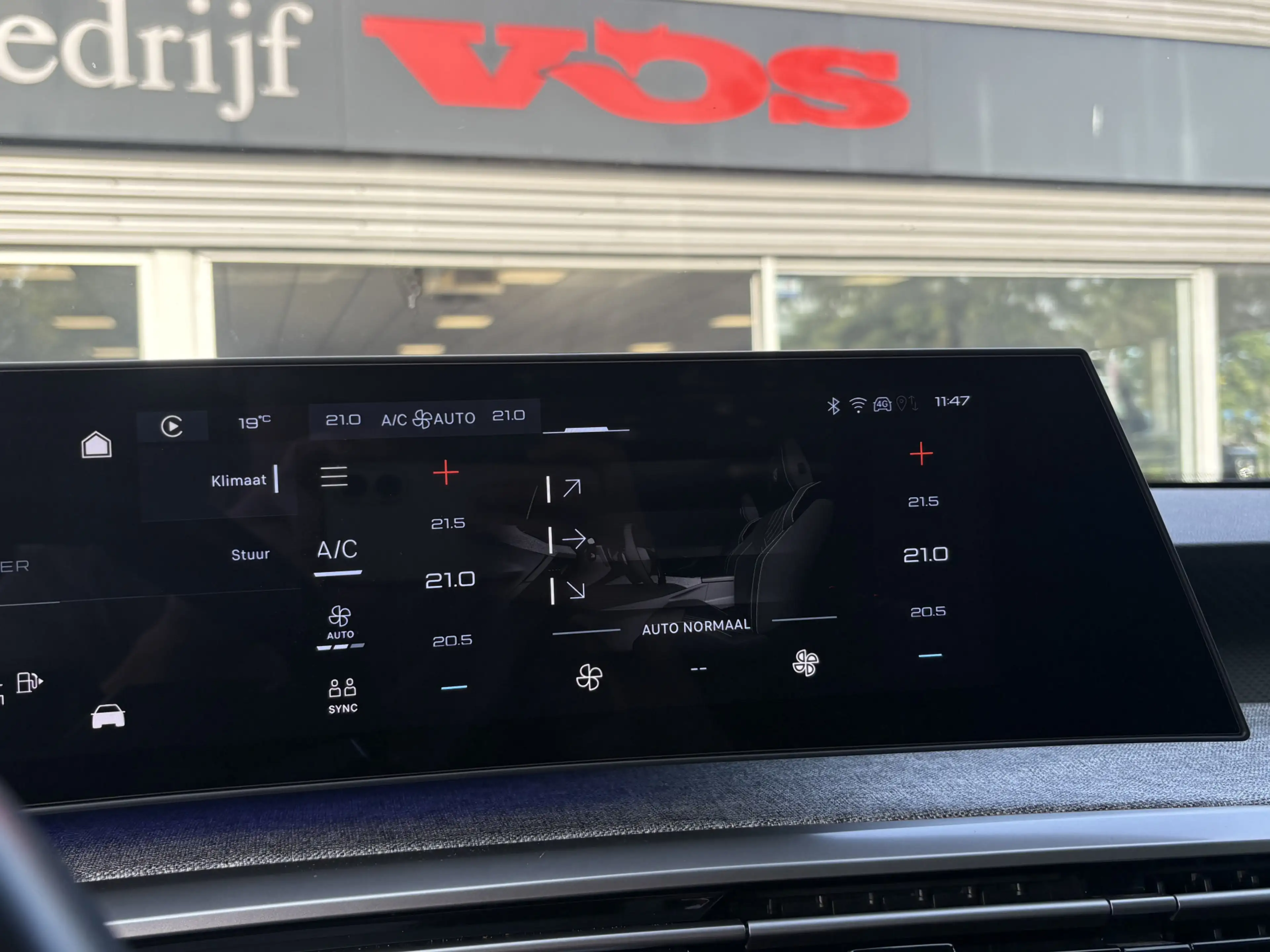 Peugeot 3008 1.2 Hybrid 136 Allure | 360 Camera | Carplay | ACC — photo 22