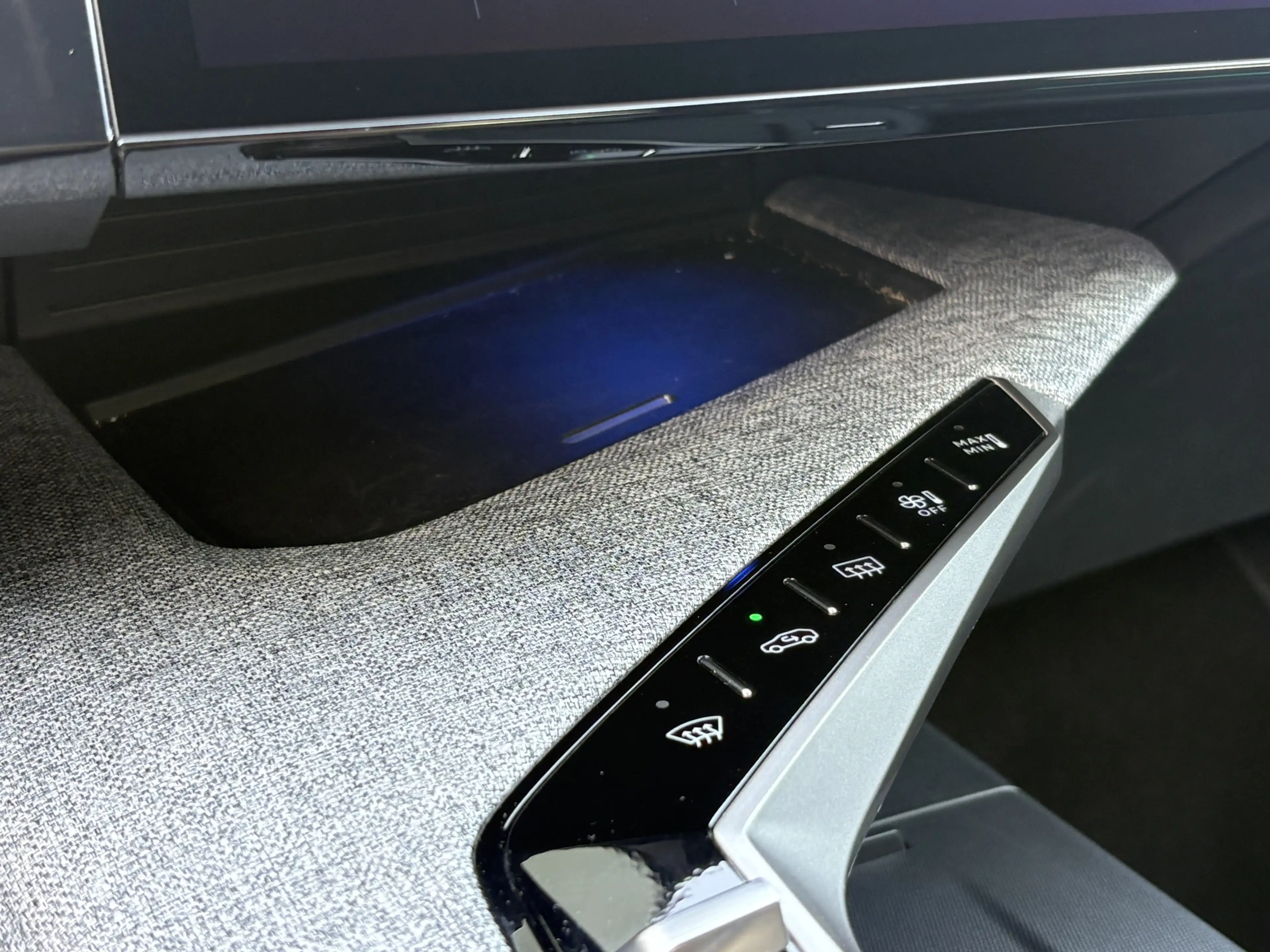 Peugeot 3008 1.2 Hybrid 136 Allure | 360 Camera | Carplay | ACC — photo 27