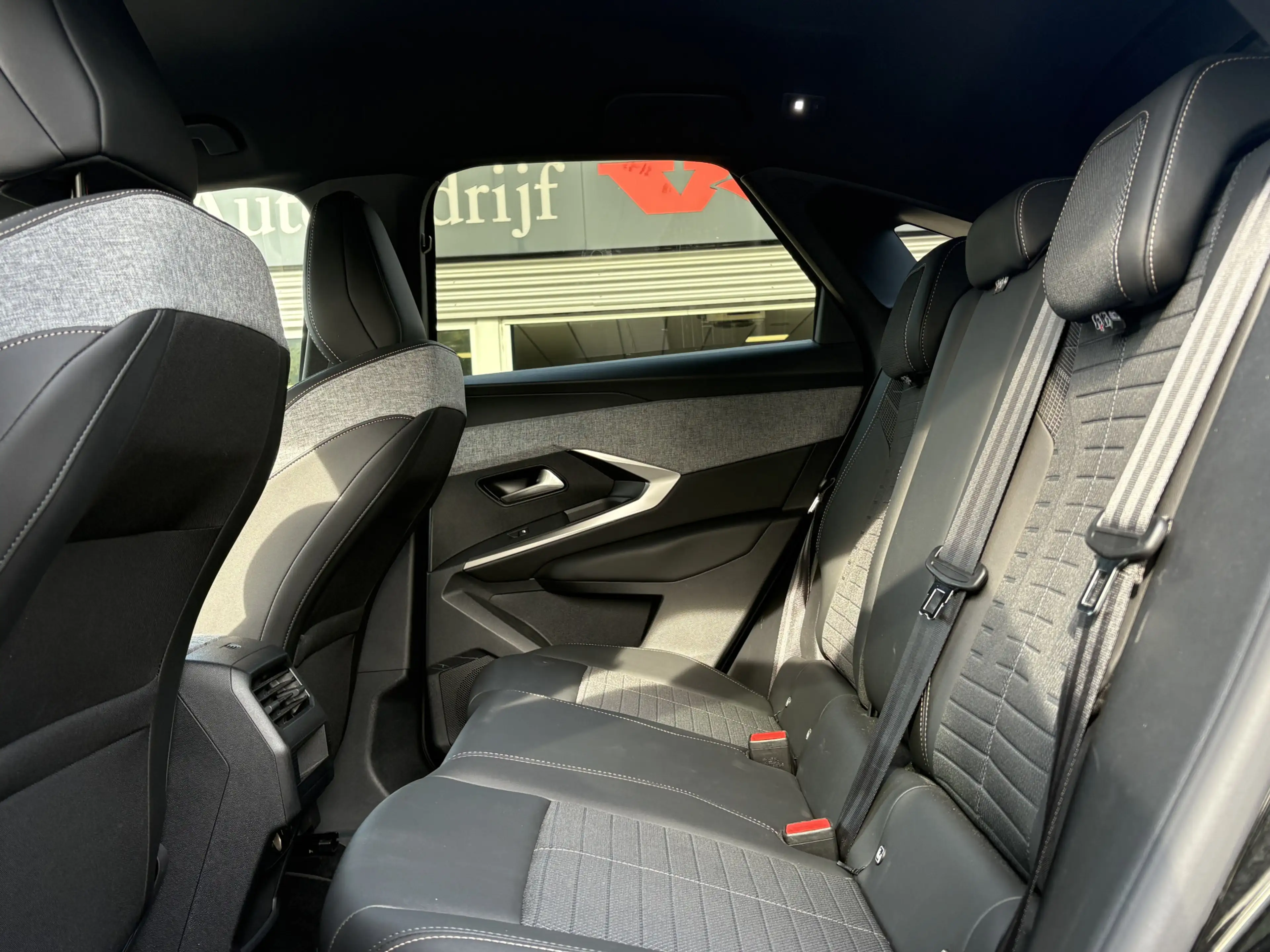 Peugeot 3008 1.2 Hybrid 136 Allure | 360 Camera | Carplay | ACC — photo 10