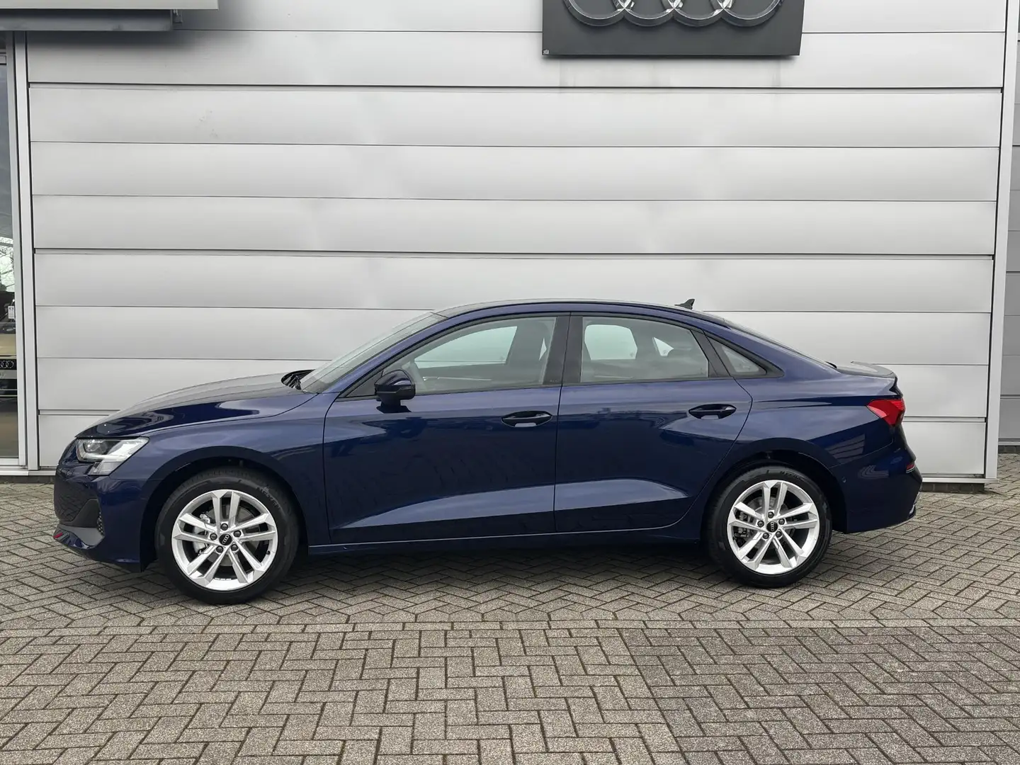 Audi A3 Limousine Pro Line 35 TFSI 110 kW / 150 pk Limousi Blauw - 2