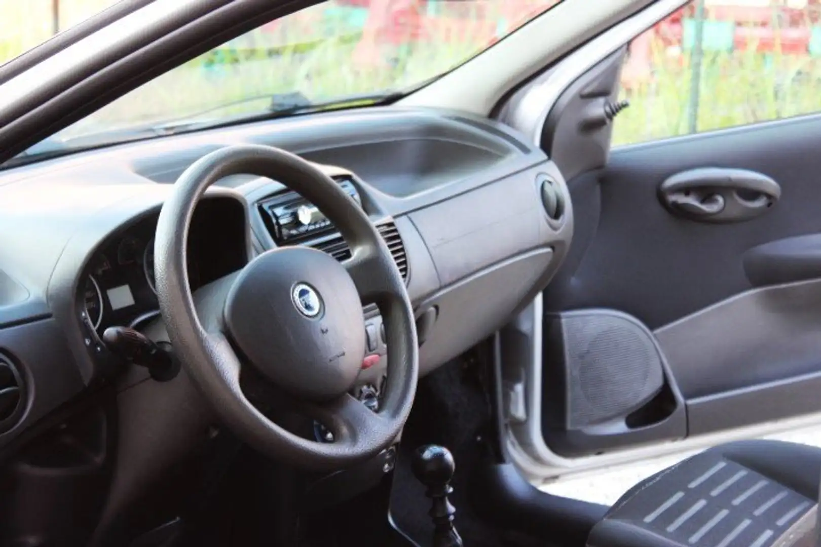 Fiat Punto 1.2fire dynamic CLIMA ABS SERVOSTERZO RADIO CD Gris - 2